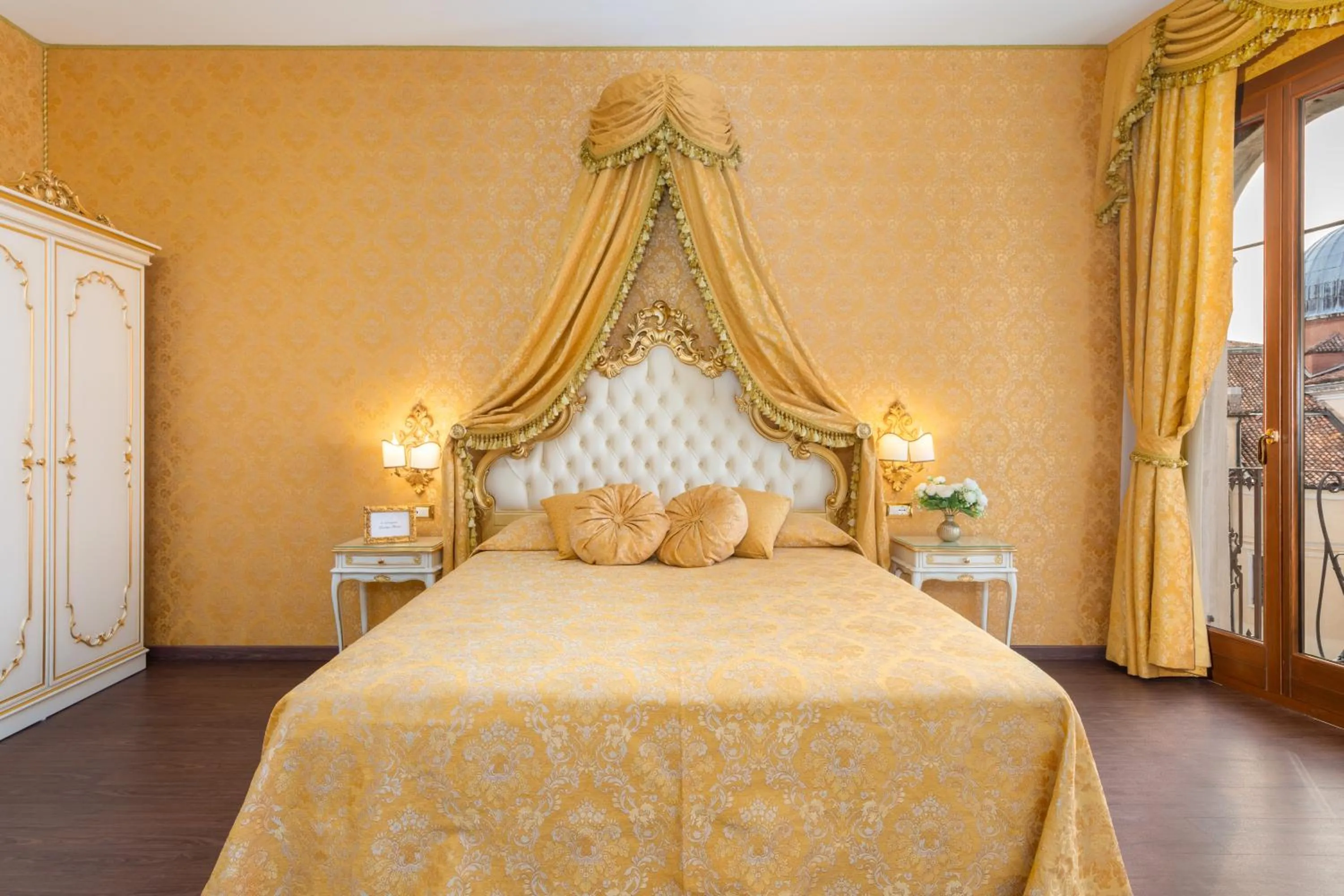 Bed in La Veneziana Boutique Rooms