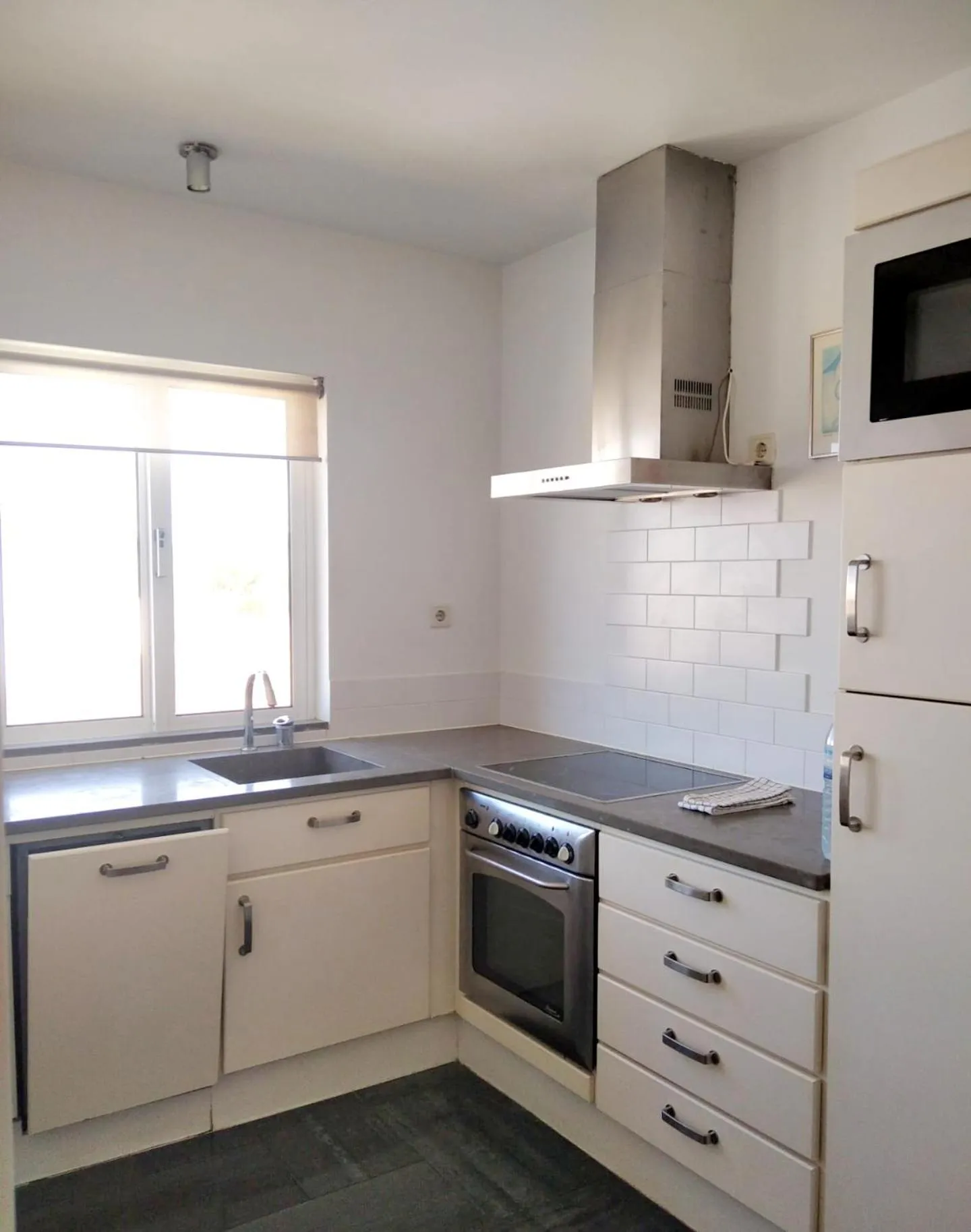 Kitchen or kitchenette in Unique Apartment Milfontes - Duna Parque Resorts & Hotels