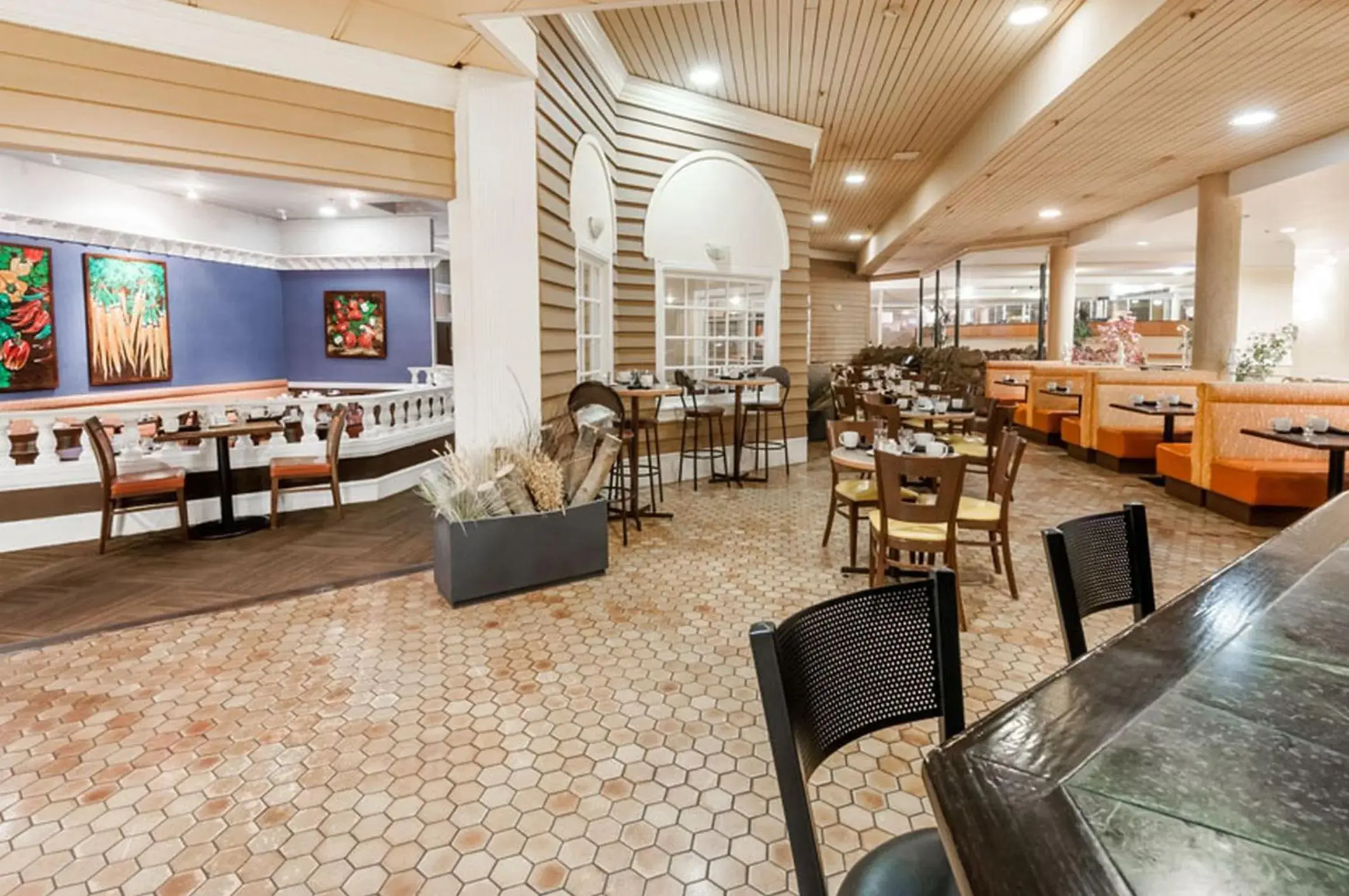 Restaurant/places to eat in Edmonton Inn and Conference Centre Restaurant/places to eat in Edmonton Inn and Conference Centre