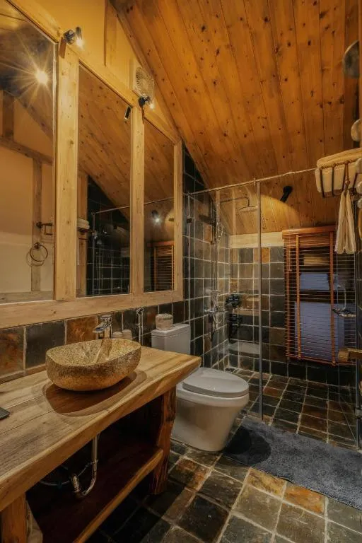 Shower in AMAYA HOME - Lodge, Spa & Restaurant