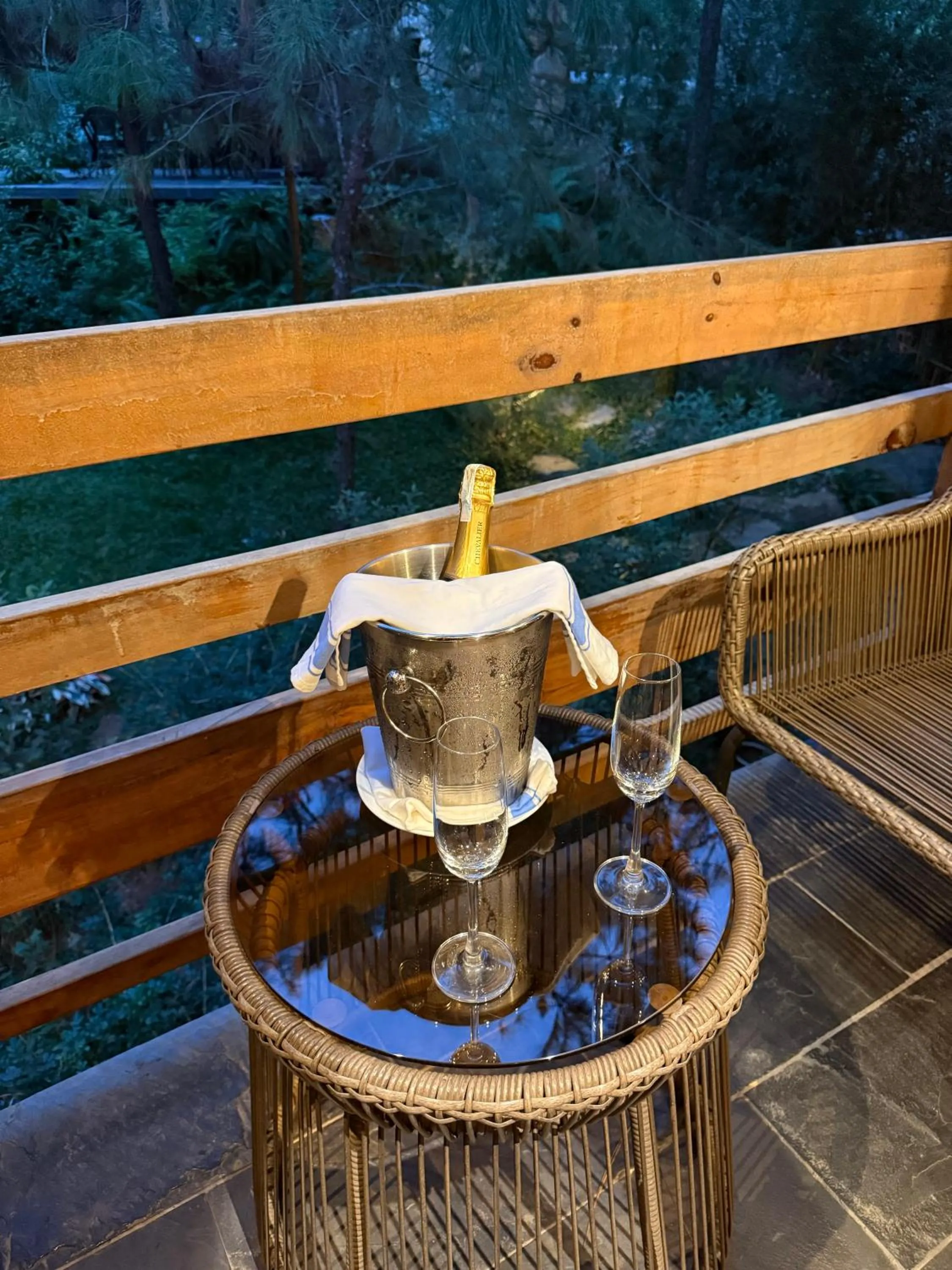 Food and drinks in AMAYA HOME - Lodge, Spa & Restaurant