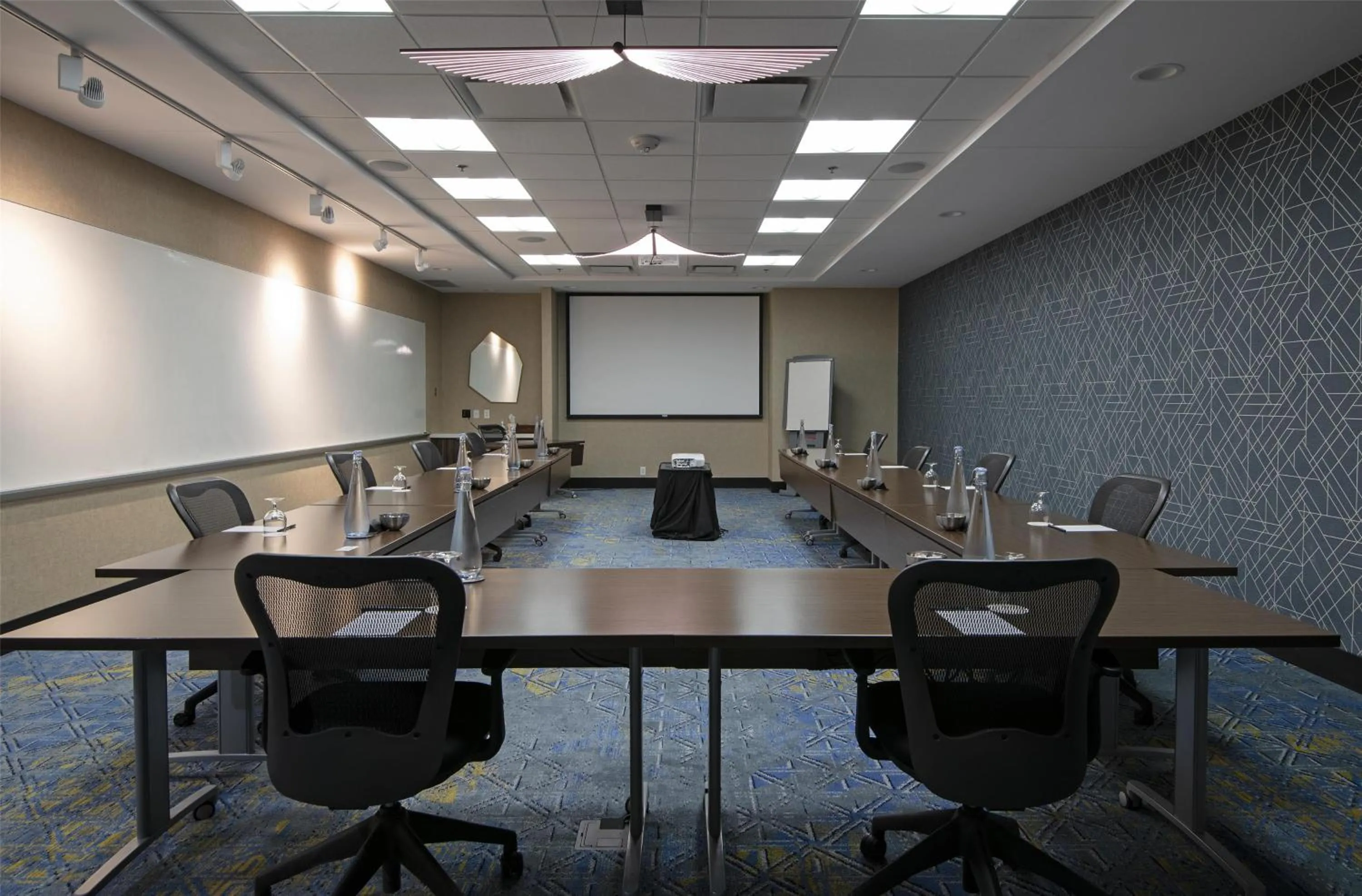 Meeting/conference room in DoubleTree by Hilton West Edmonton