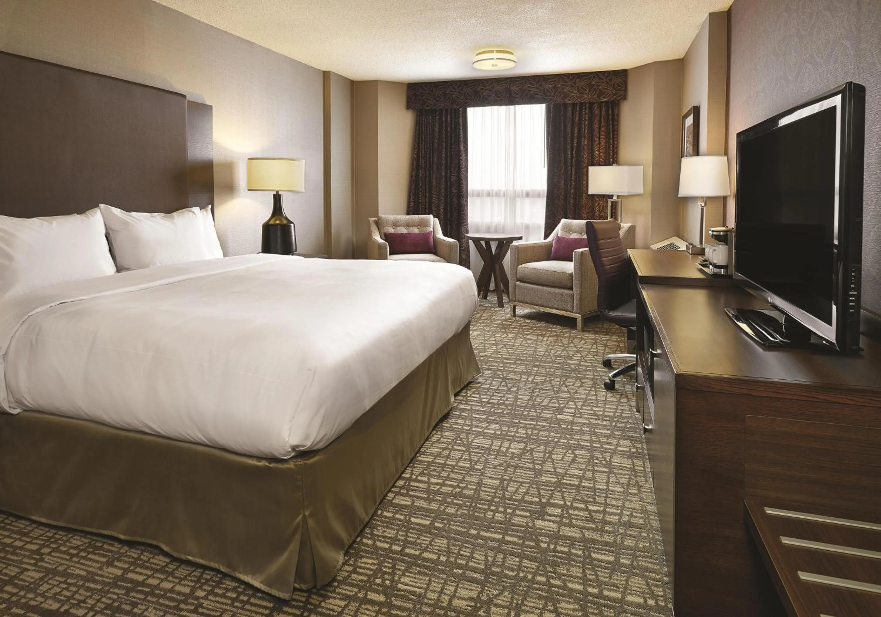 View (from property/room), Bed in DoubleTree by Hilton West Edmonton