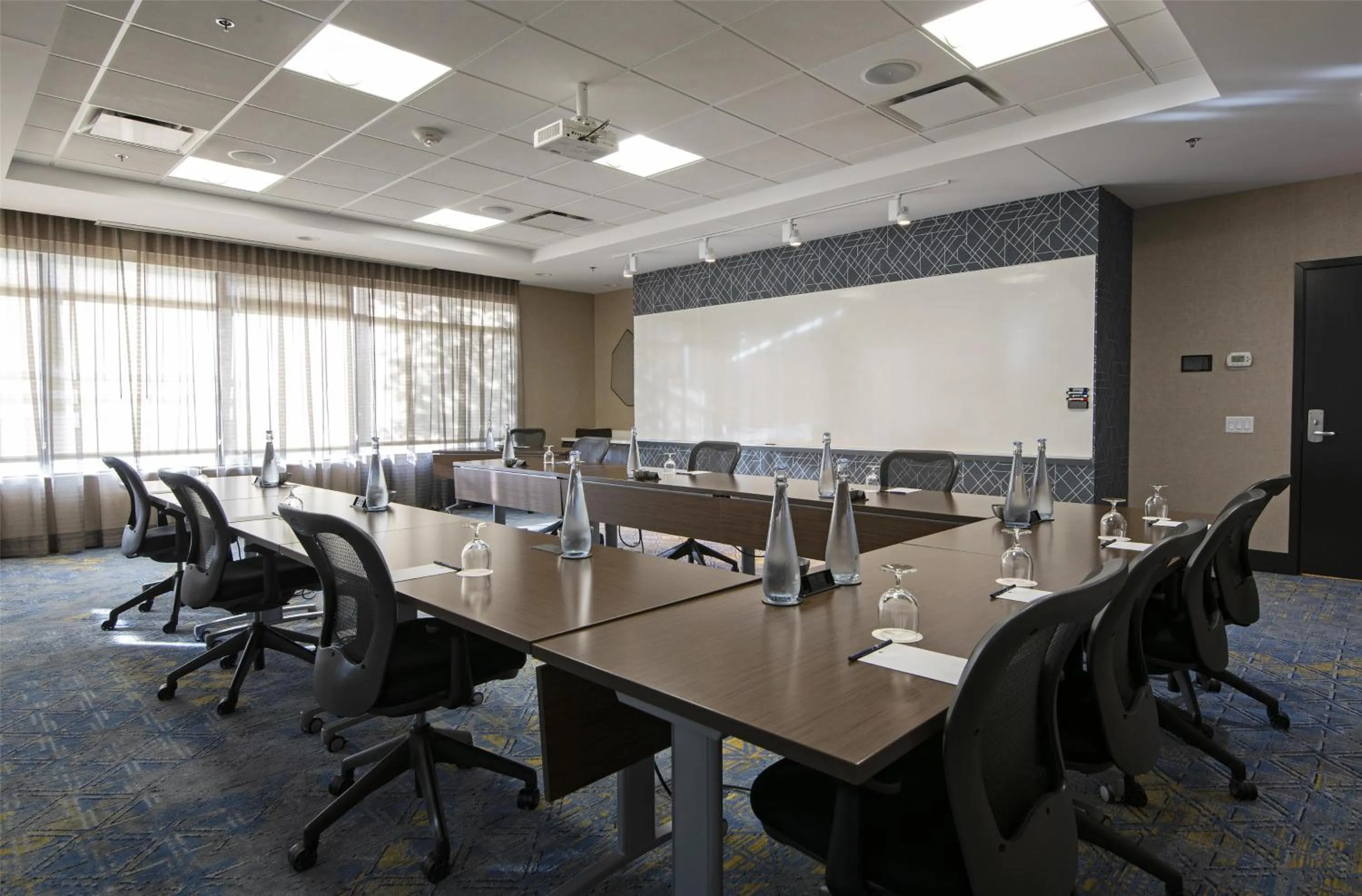 Meeting/conference room in DoubleTree by Hilton West Edmonton
