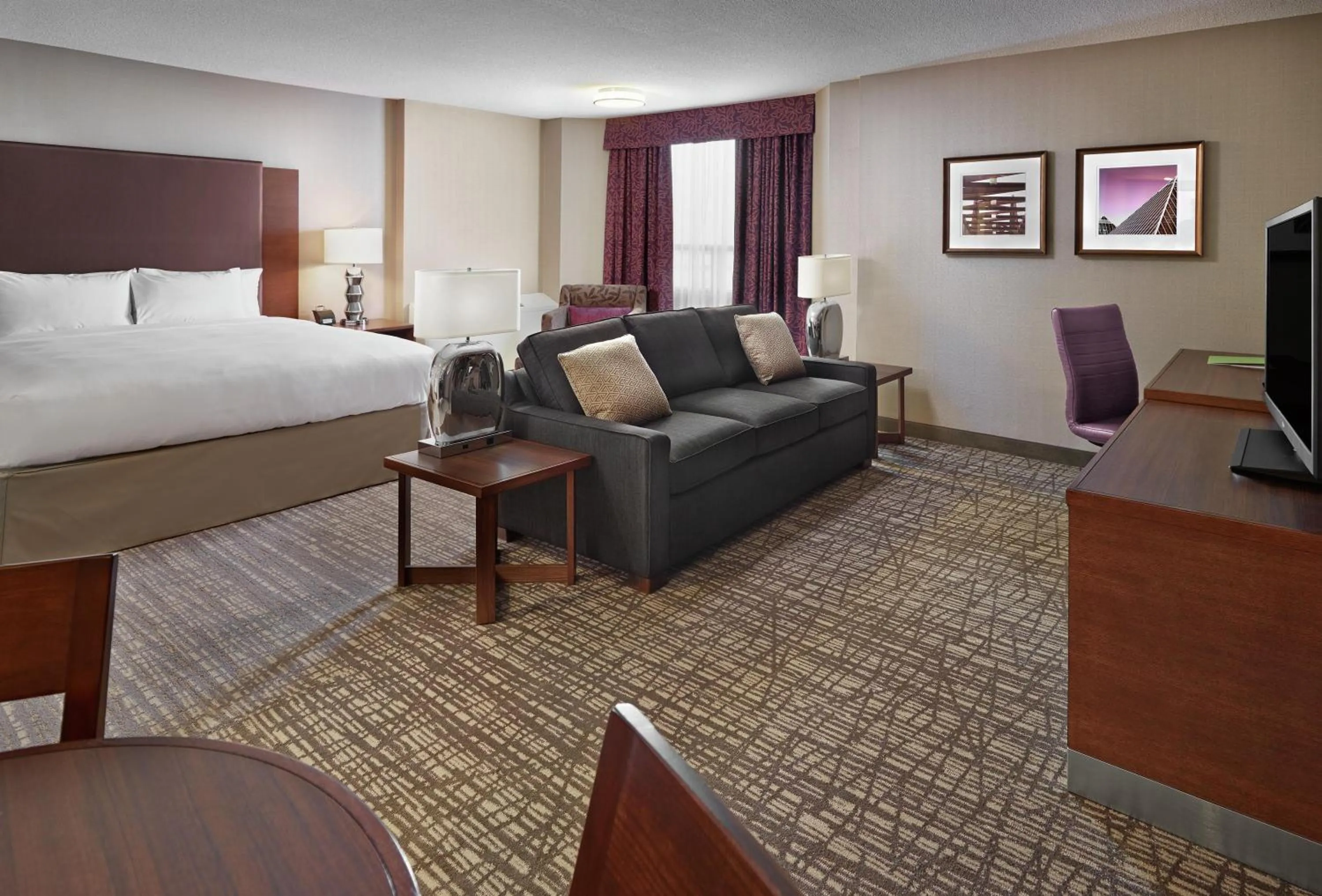Bedroom, Bed in DoubleTree by Hilton West Edmonton
