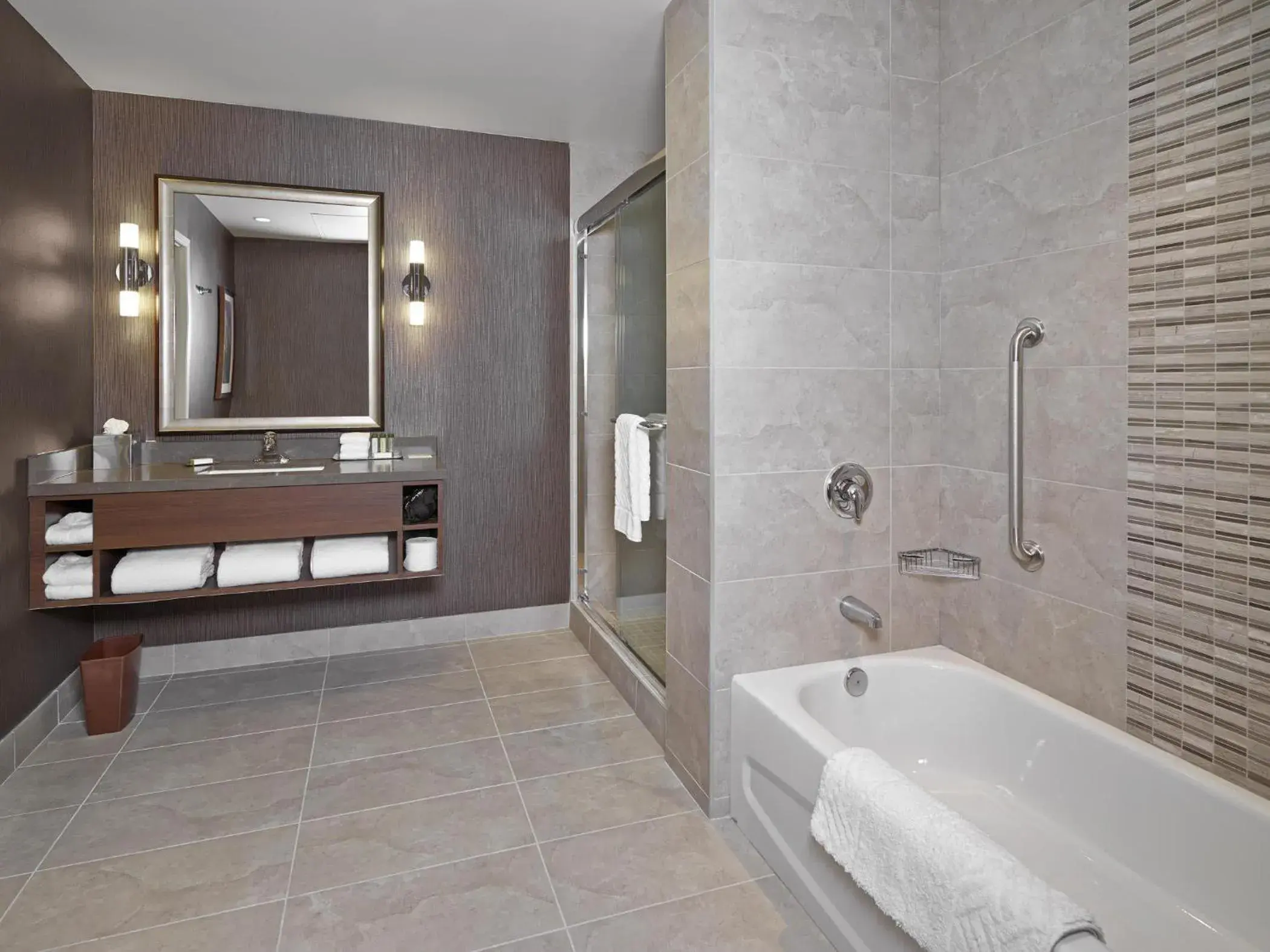 One-Bedroom King Room with Bath Tub - Mobility Accessible in DoubleTree by Hilton West Edmonton One-Bedroom King Room with Bath Tub - Mobility Accessible in DoubleTree by Hilton West Edmonton