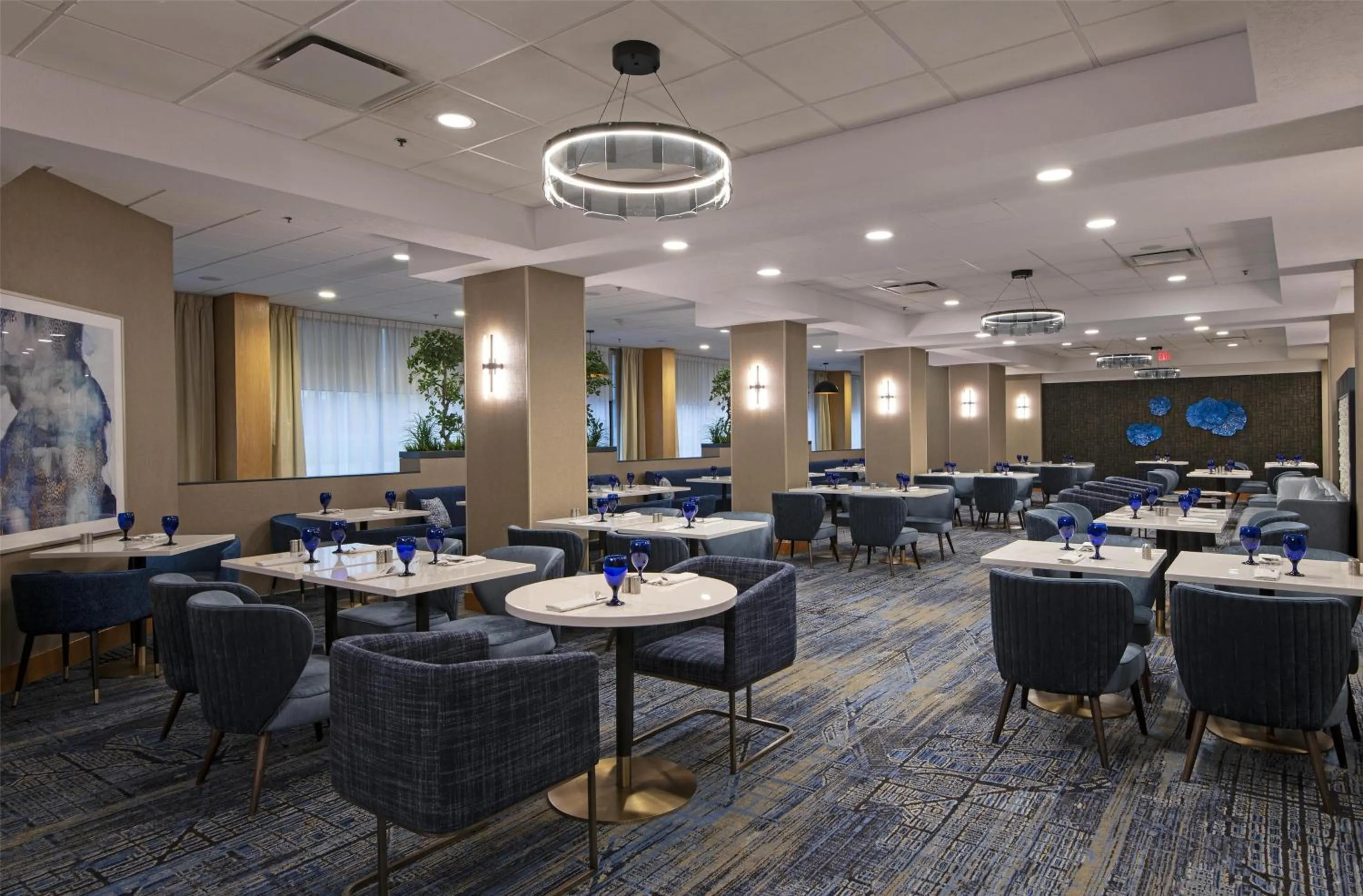 Lounge or bar in DoubleTree by Hilton West Edmonton