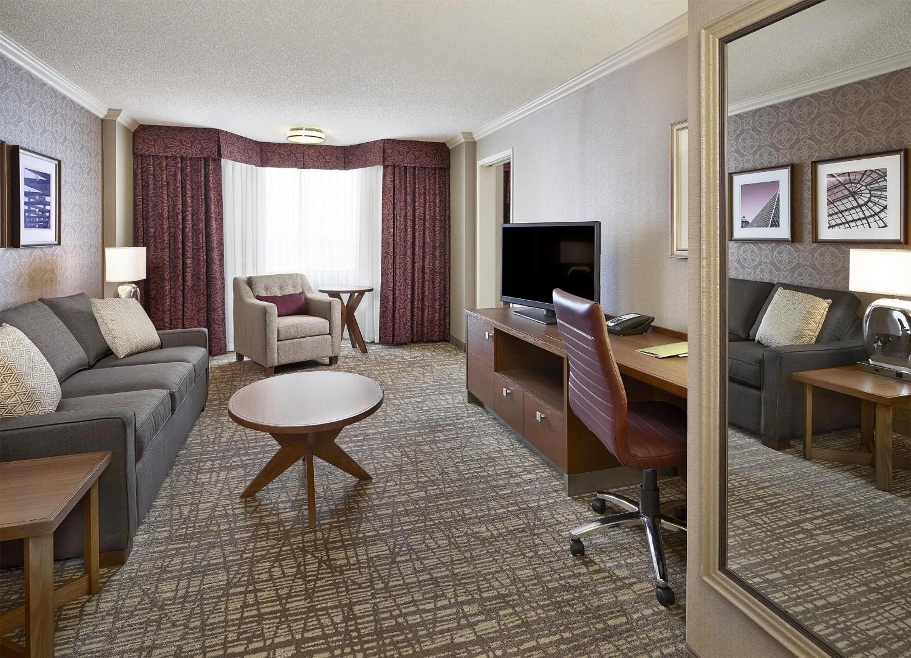 Living room in DoubleTree by Hilton West Edmonton