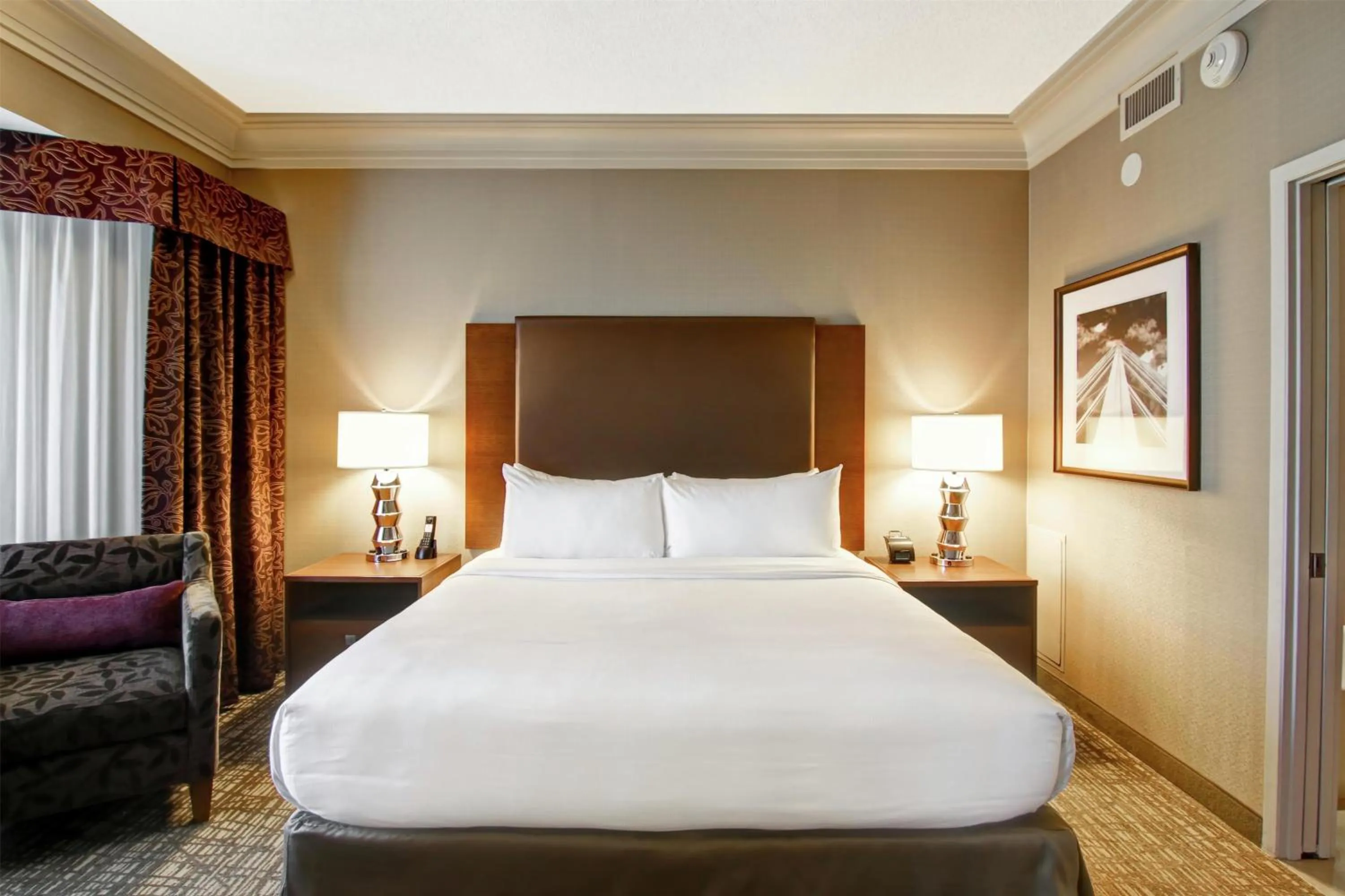 Bed in DoubleTree by Hilton West Edmonton