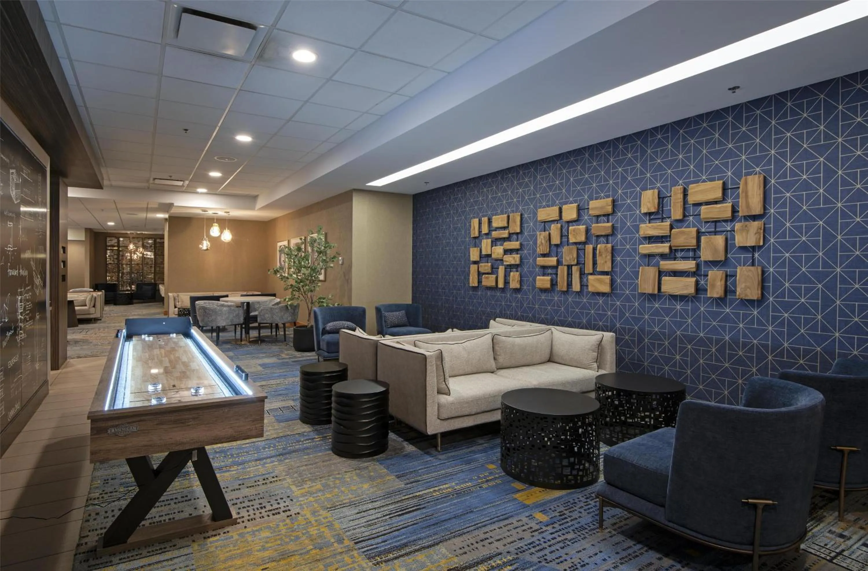Lounge or bar in DoubleTree by Hilton West Edmonton