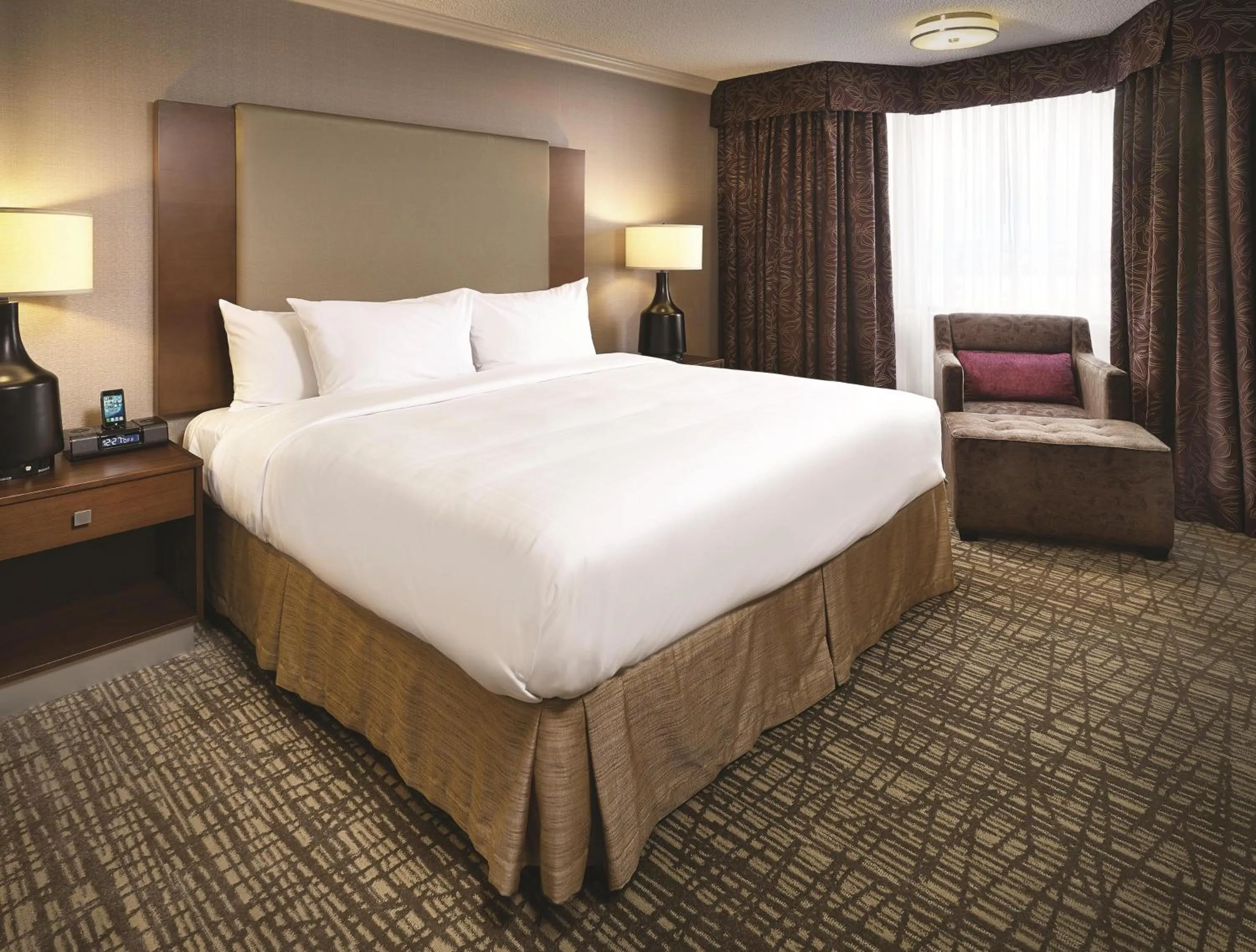Bed in DoubleTree by Hilton West Edmonton