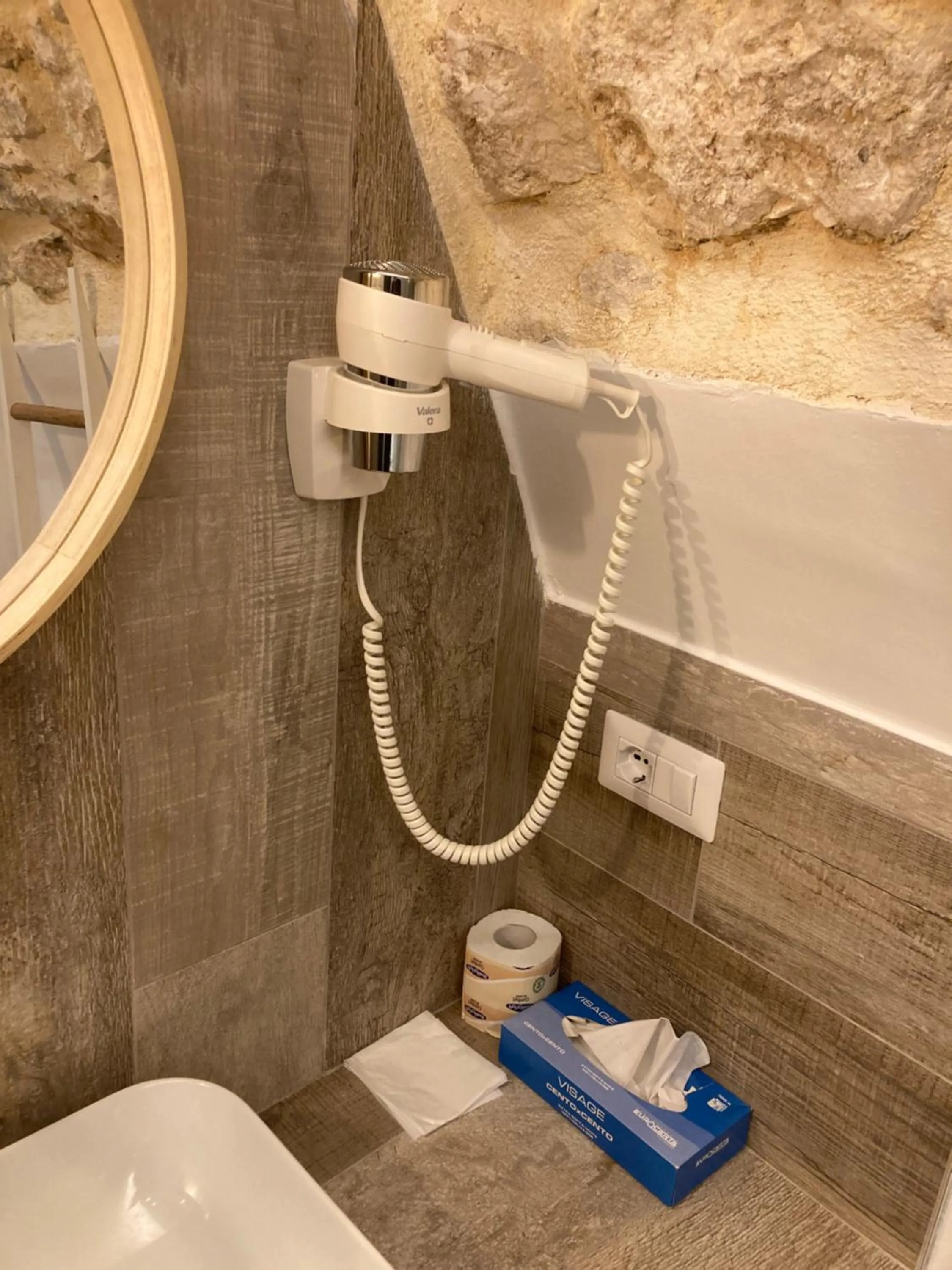 Bathroom in Pietrabianca Santa Maria Apartments