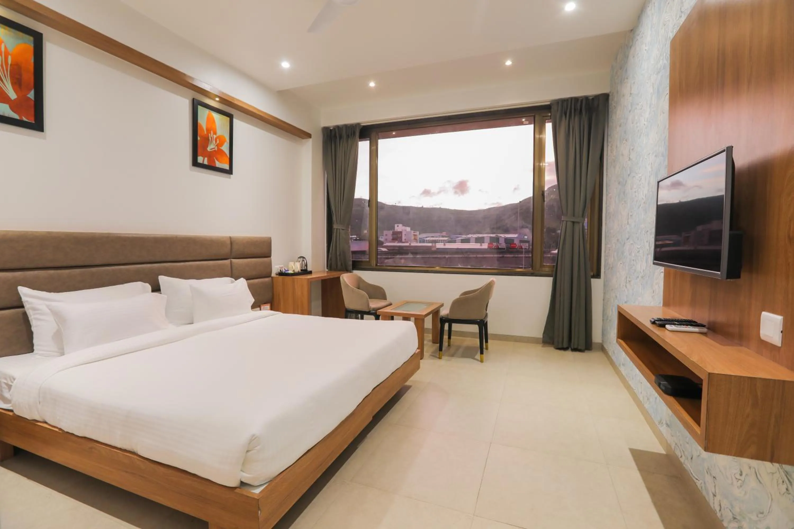 Bedroom, Bed in Enrise by Sayaji, Khed Shivapur Pune