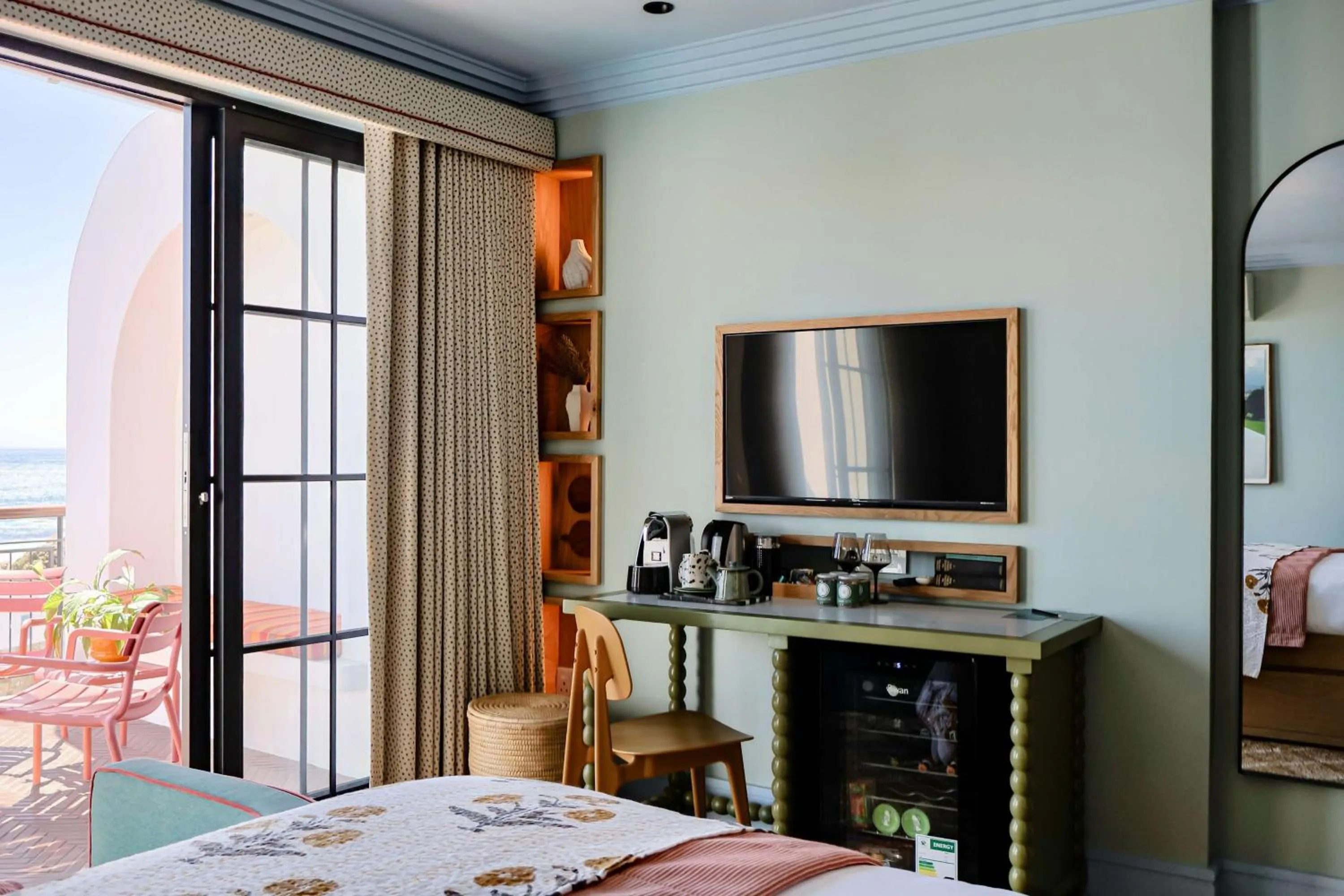 TV and multimedia, Bed in Royal Boutique Hotel