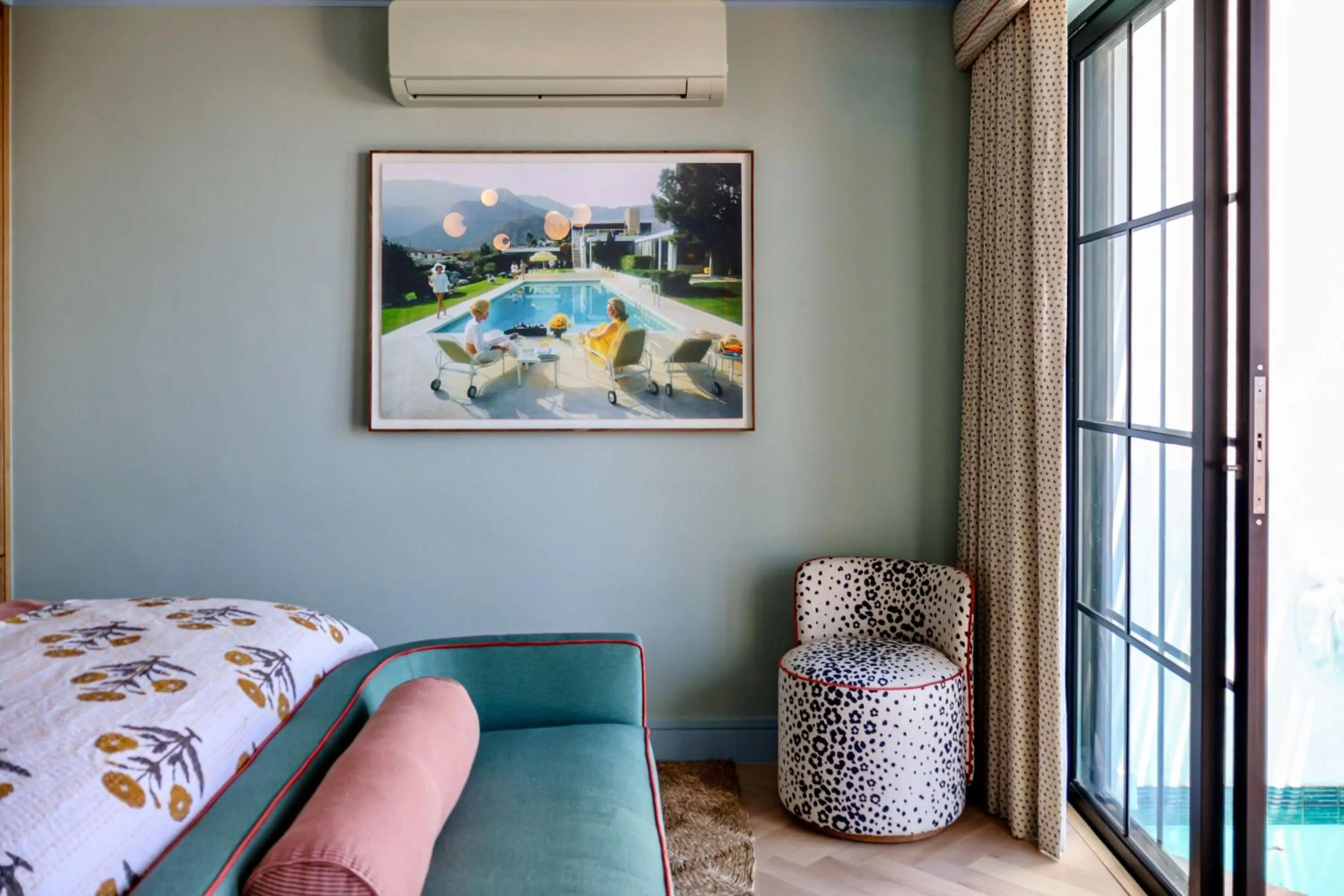 Seating area, Bed in Royal Boutique Hotel