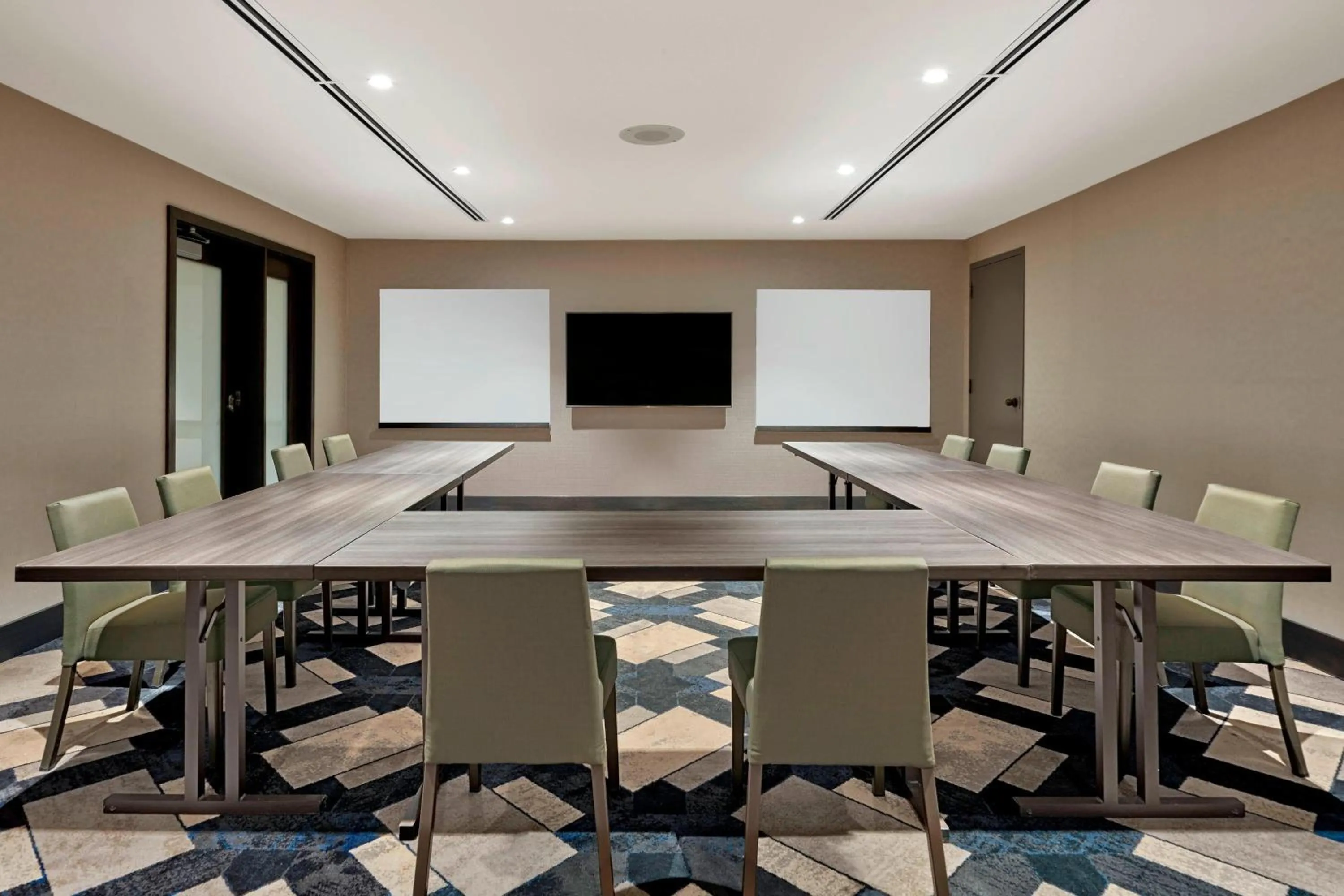 Meeting/conference room in Delta Hotels by Marriott Calgary Downtown