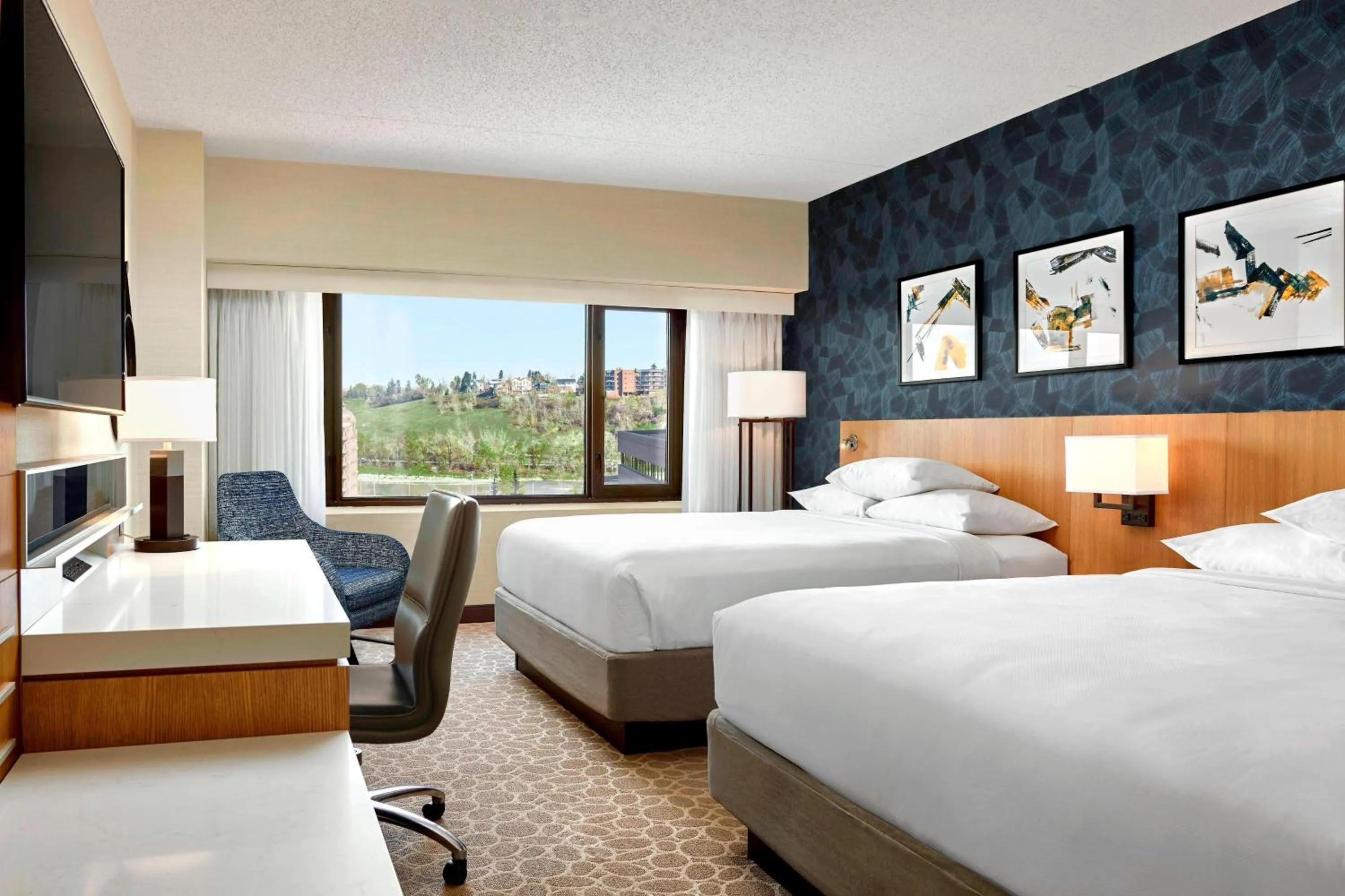 Photo of the whole room, Bed in Delta Hotels by Marriott Calgary Downtown