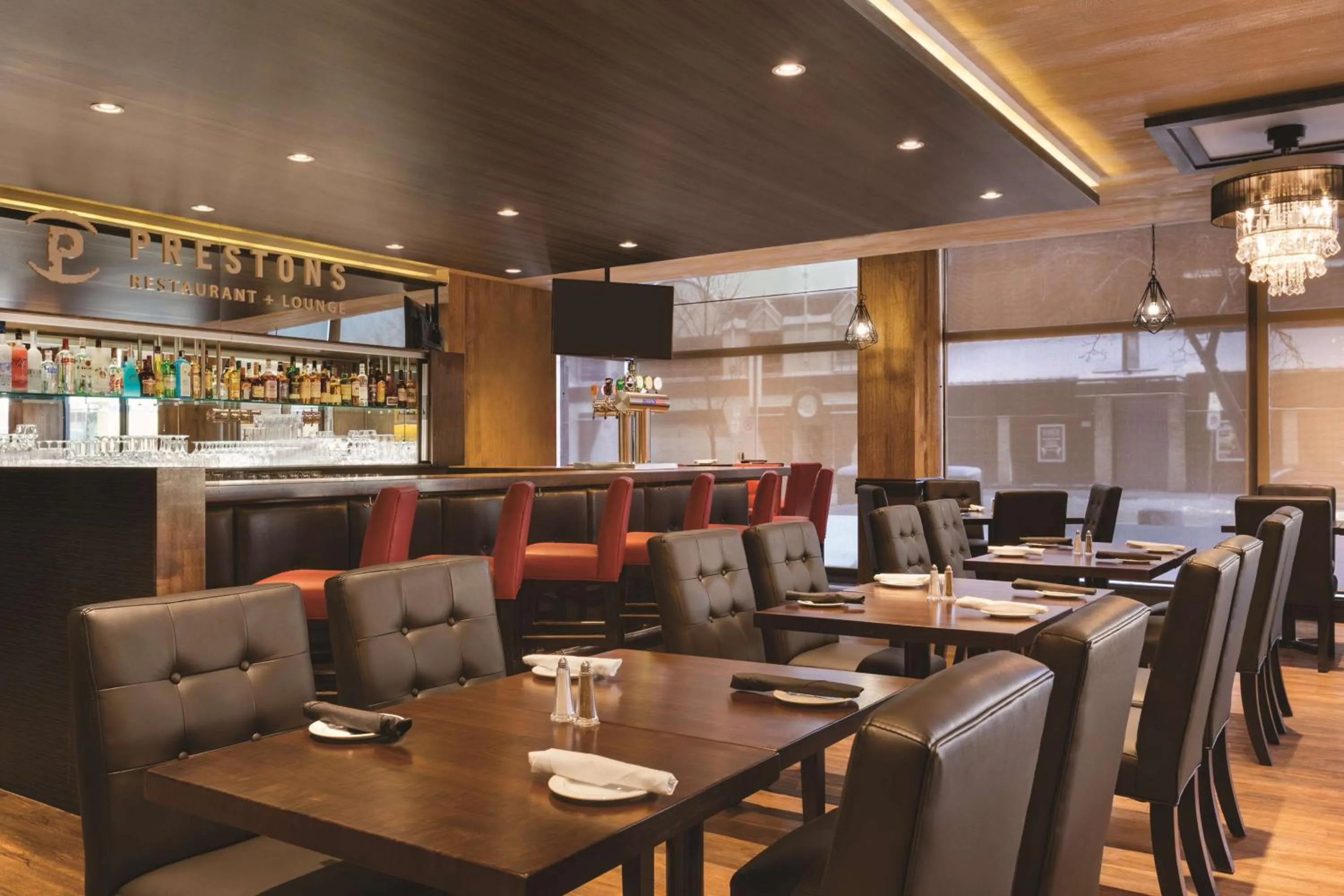 Restaurant/places to eat in Coast Edmonton Plaza Hotel by APA