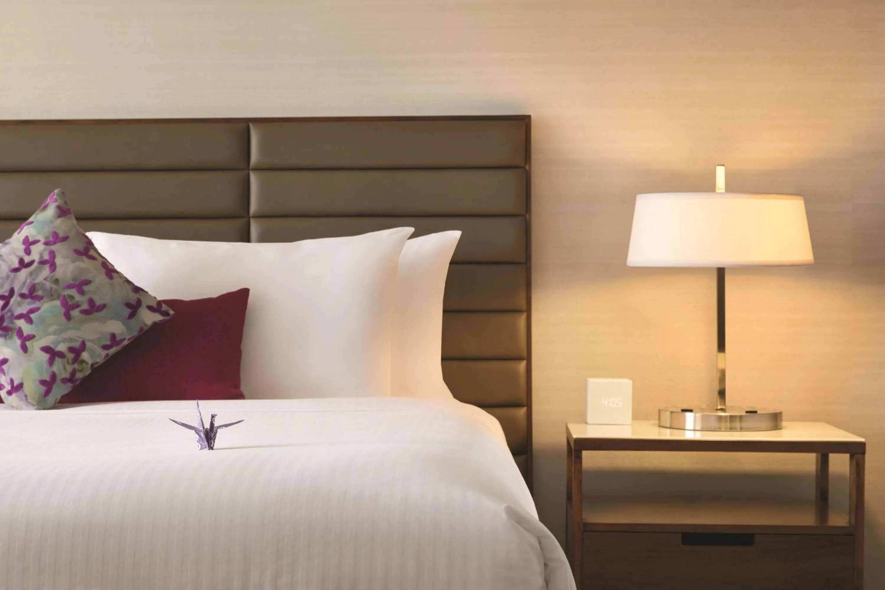 Photo of the whole room in Coast Edmonton Plaza Hotel by APA