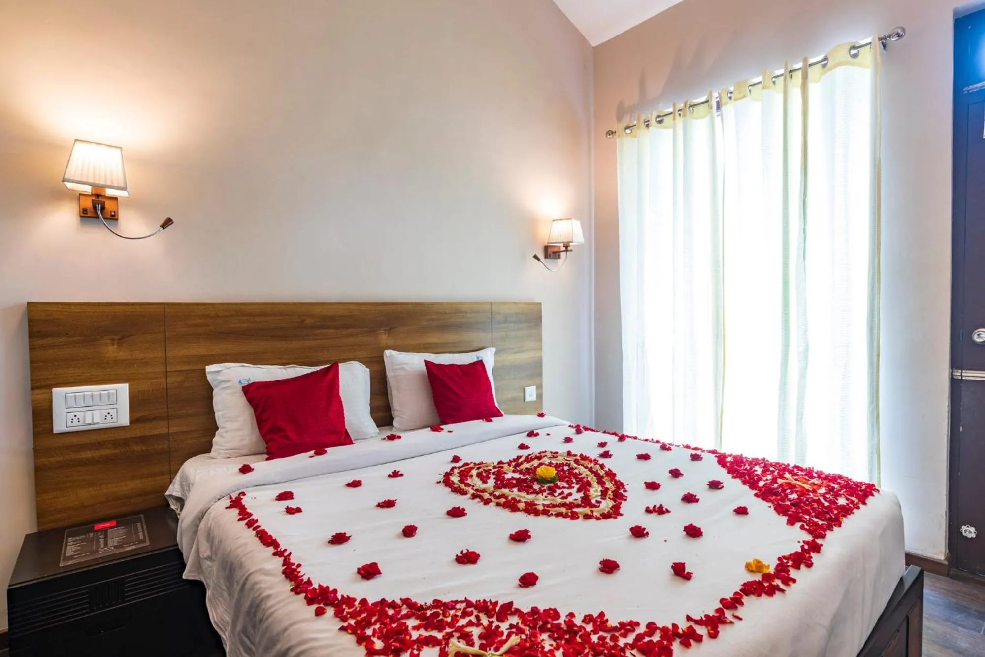 Photo of the whole room, Bed in Warmth Hill Crest