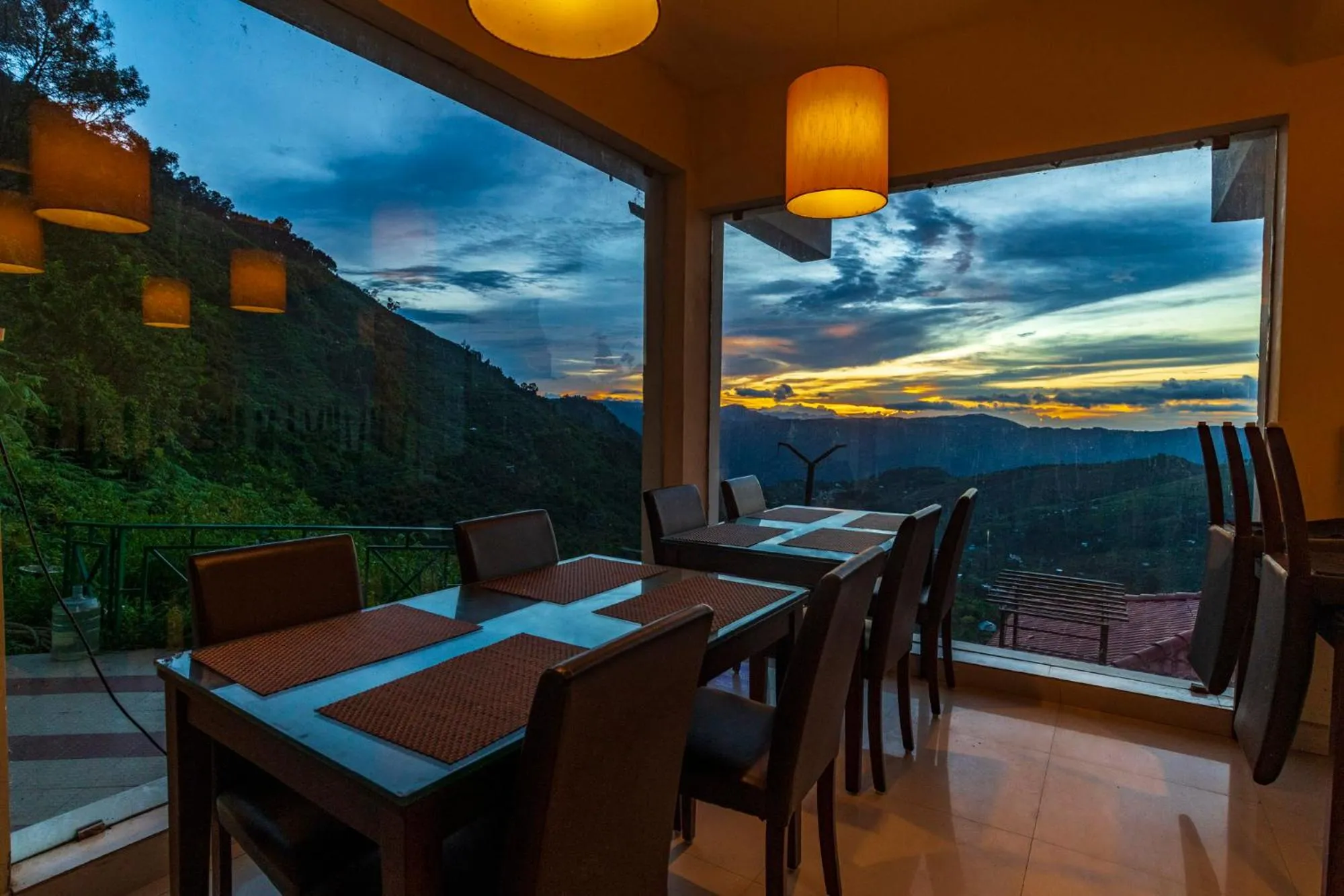 Restaurant/places to eat in Warmth Hill Crest