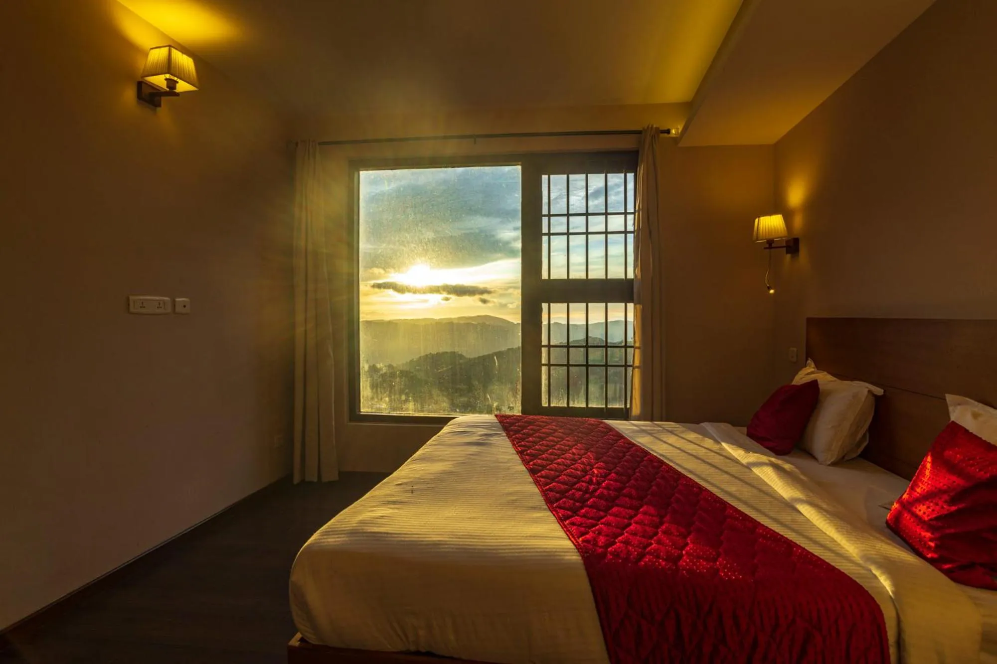 Photo of the whole room, Bed in Warmth Hill Crest