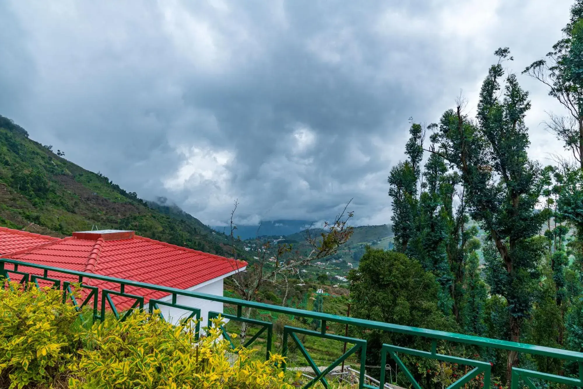 Property building in Warmth Hill Crest Property building in Warmth Hill Crest