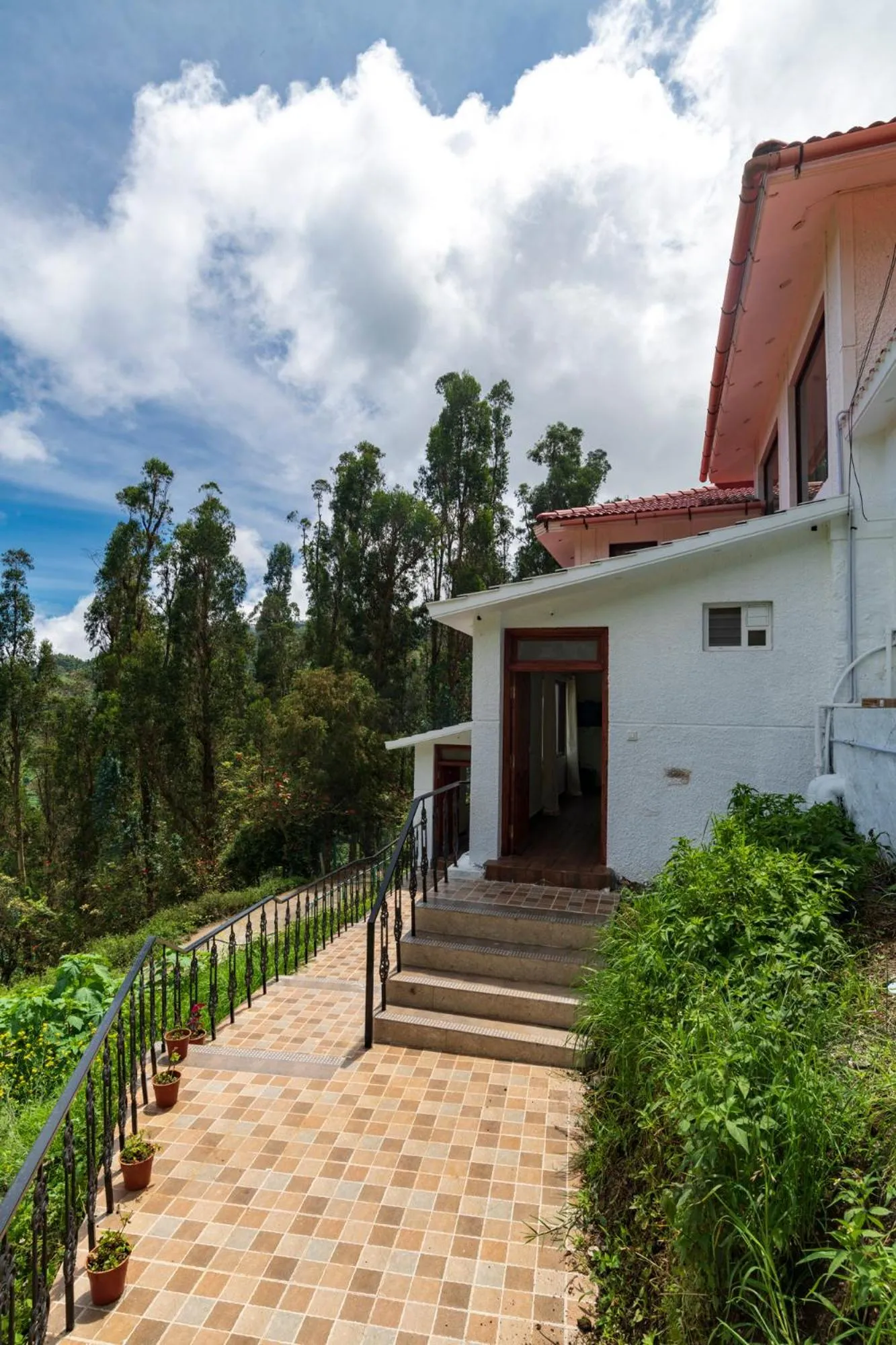 Facade/entrance in Warmth Hill Crest