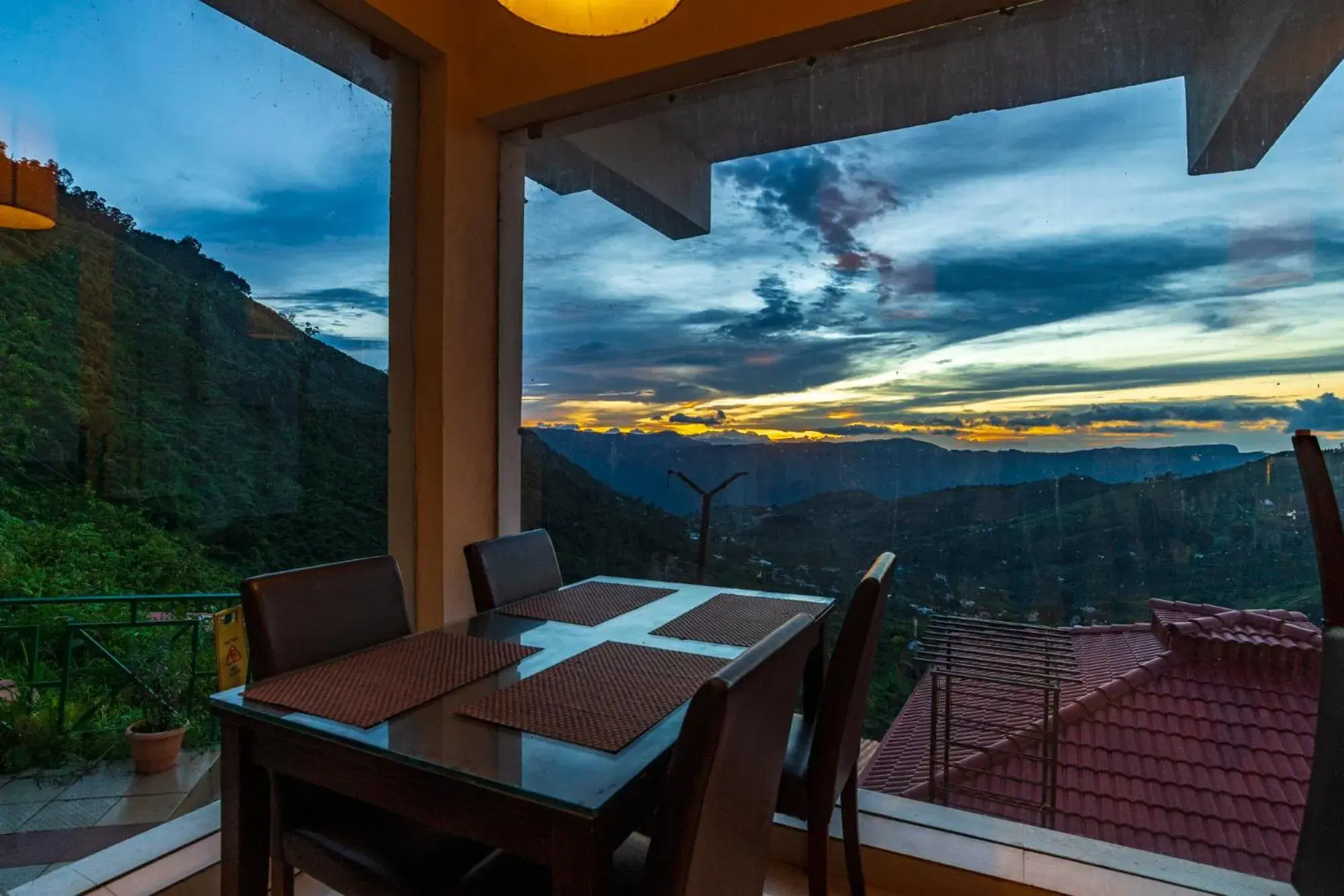 Restaurant/places to eat in Warmth Hill Crest Restaurant/places to eat in Warmth Hill Crest