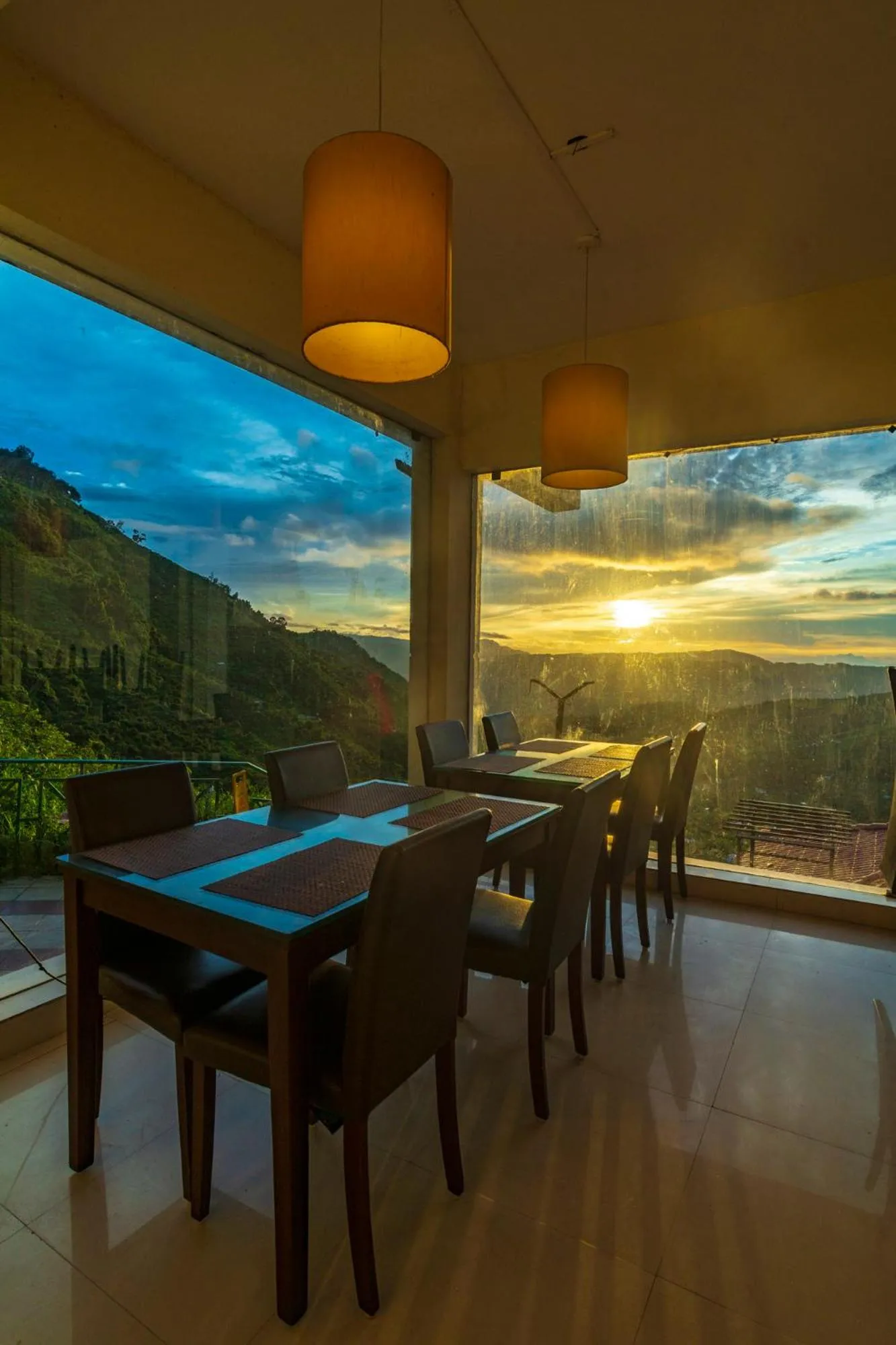 Restaurant/places to eat in Warmth Hill Crest