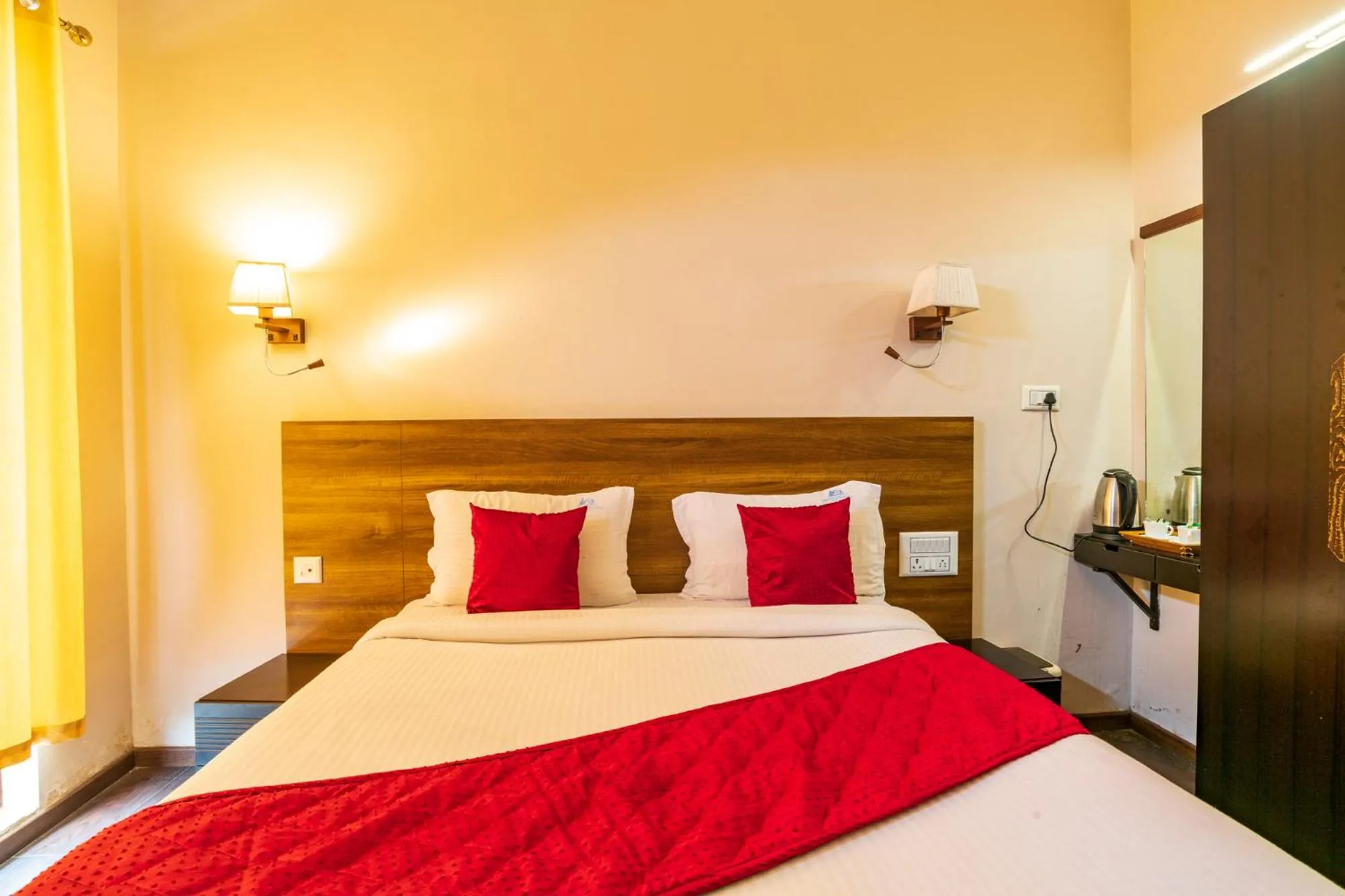 Photo of the whole room, Bed in Warmth Hill Crest