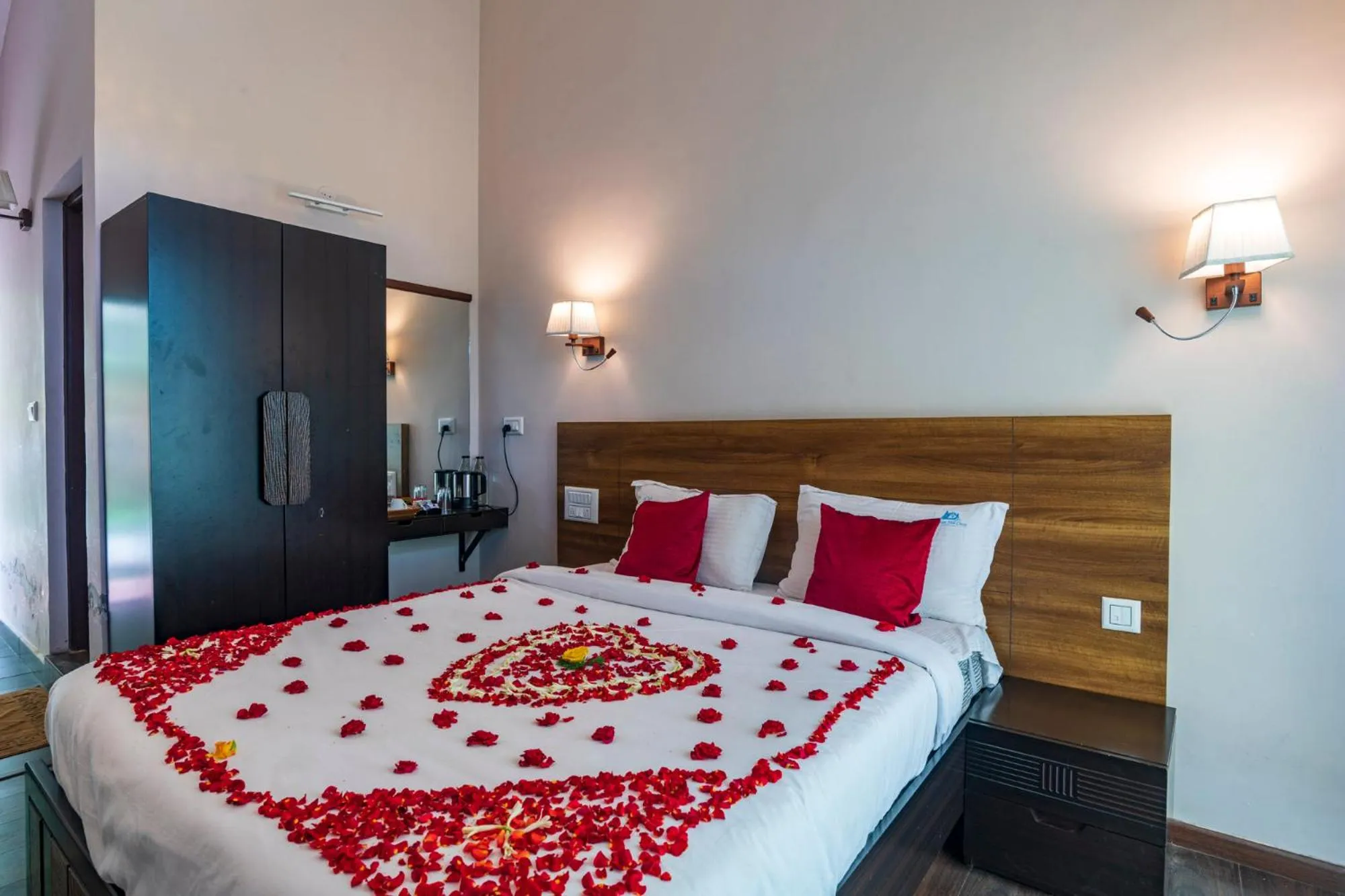 Photo of the whole room, Bed in Warmth Hill Crest