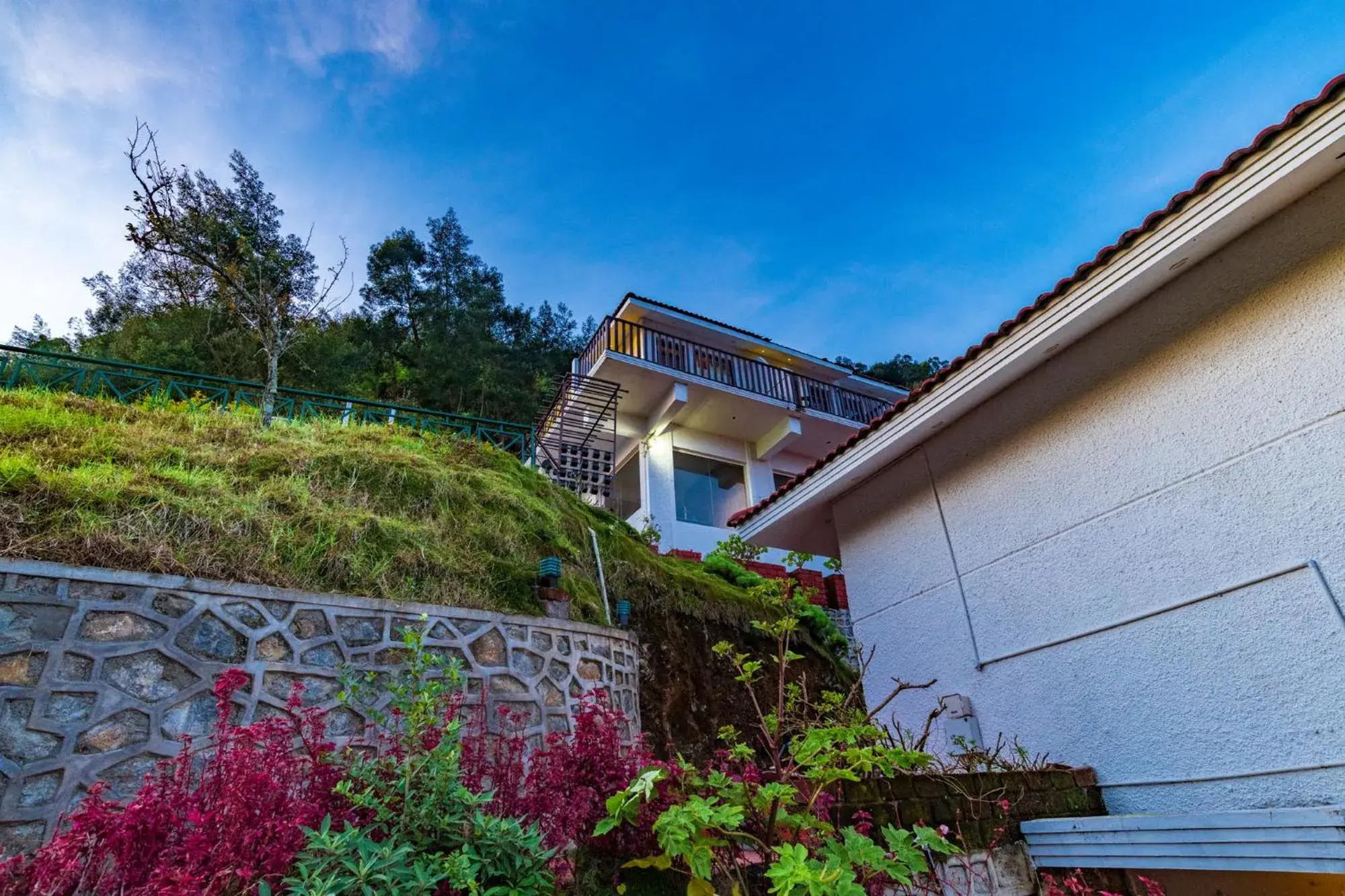 Property building in Warmth Hill Crest Property building in Warmth Hill Crest