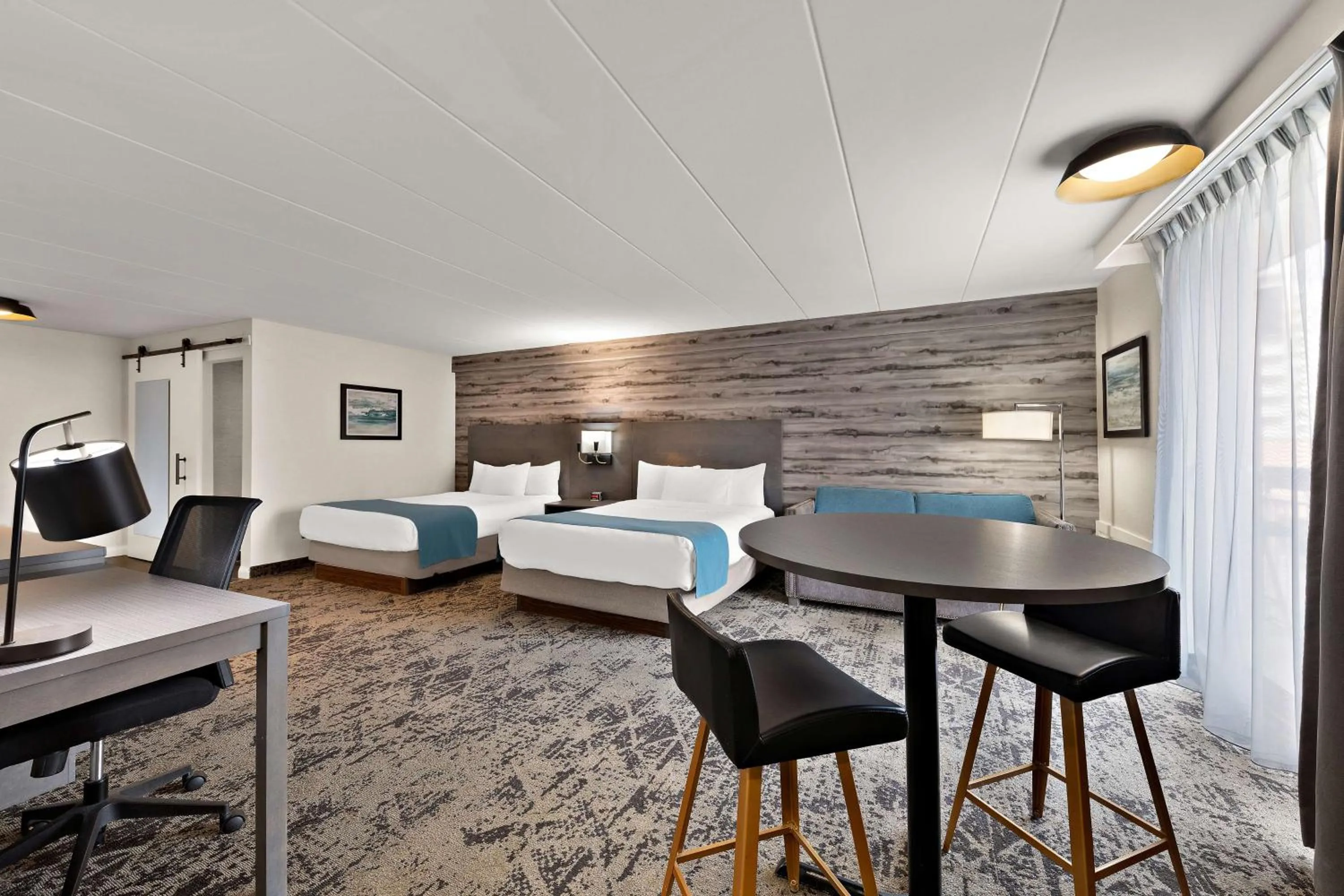 Photo of the whole room, Bed in Best Western Parkway Hotel Toronto North