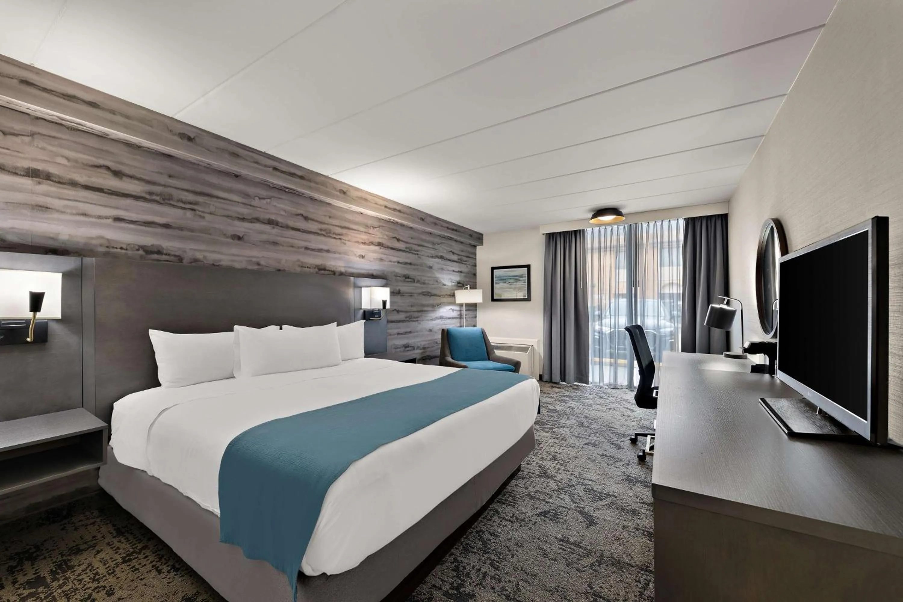 Bedroom, Bed in Best Western Parkway Hotel Toronto North