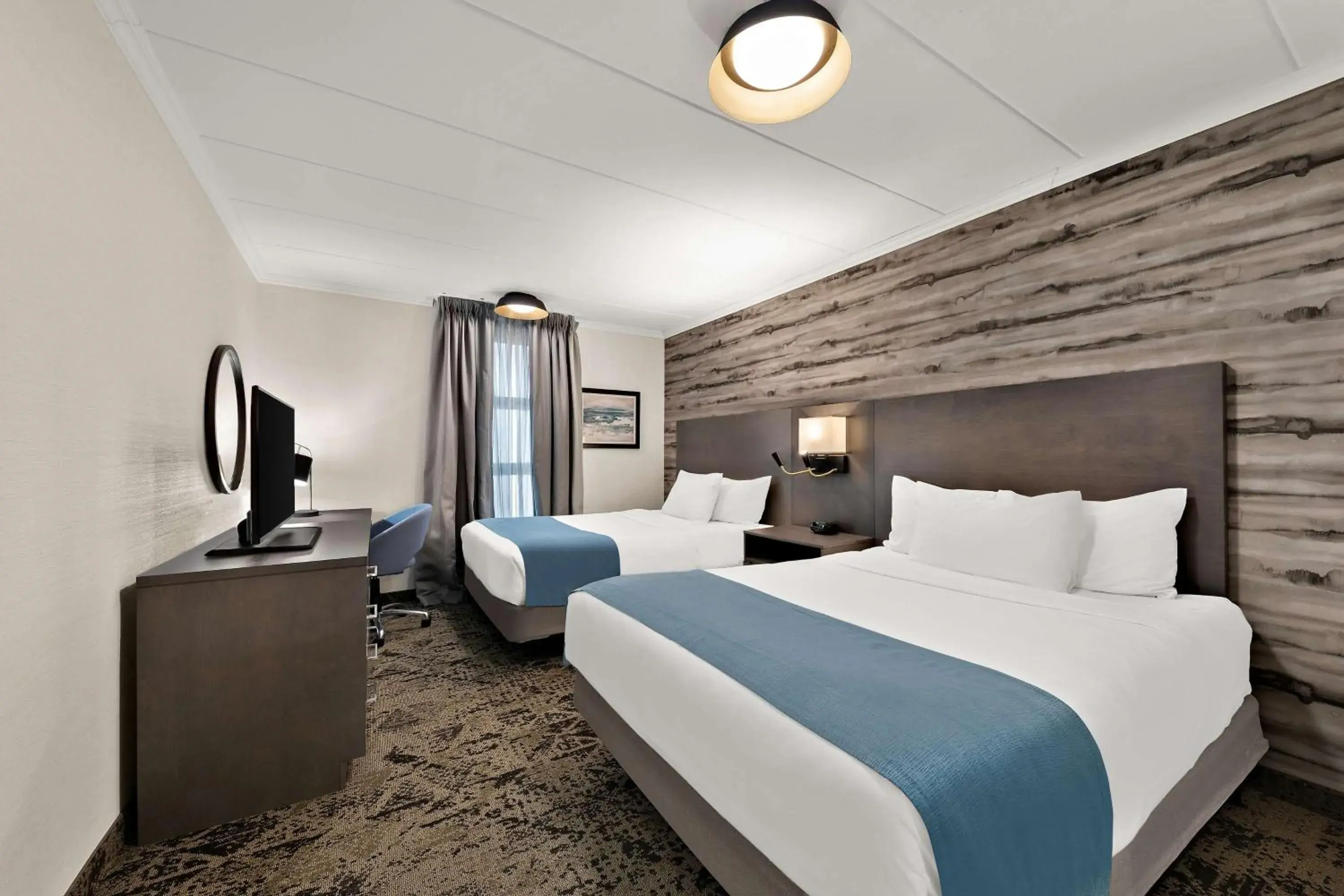 Photo of the whole room, Bed in Best Western Parkway Hotel Toronto North Photo of the whole room, Bed in Best Western Parkway Hotel Toronto North