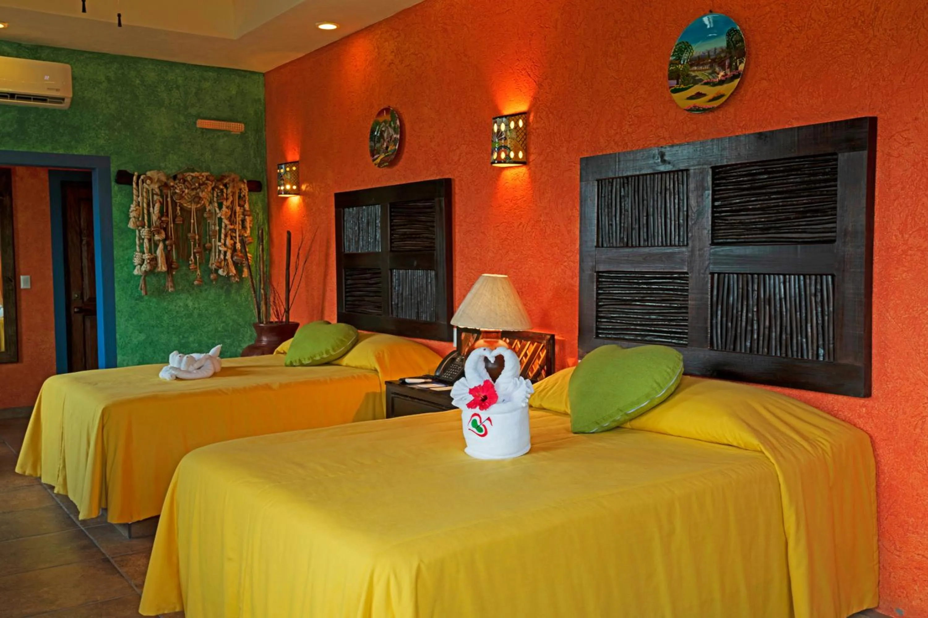 Golfcourse, Bed in El Corazón Golf & Spa Resort Manzanillo