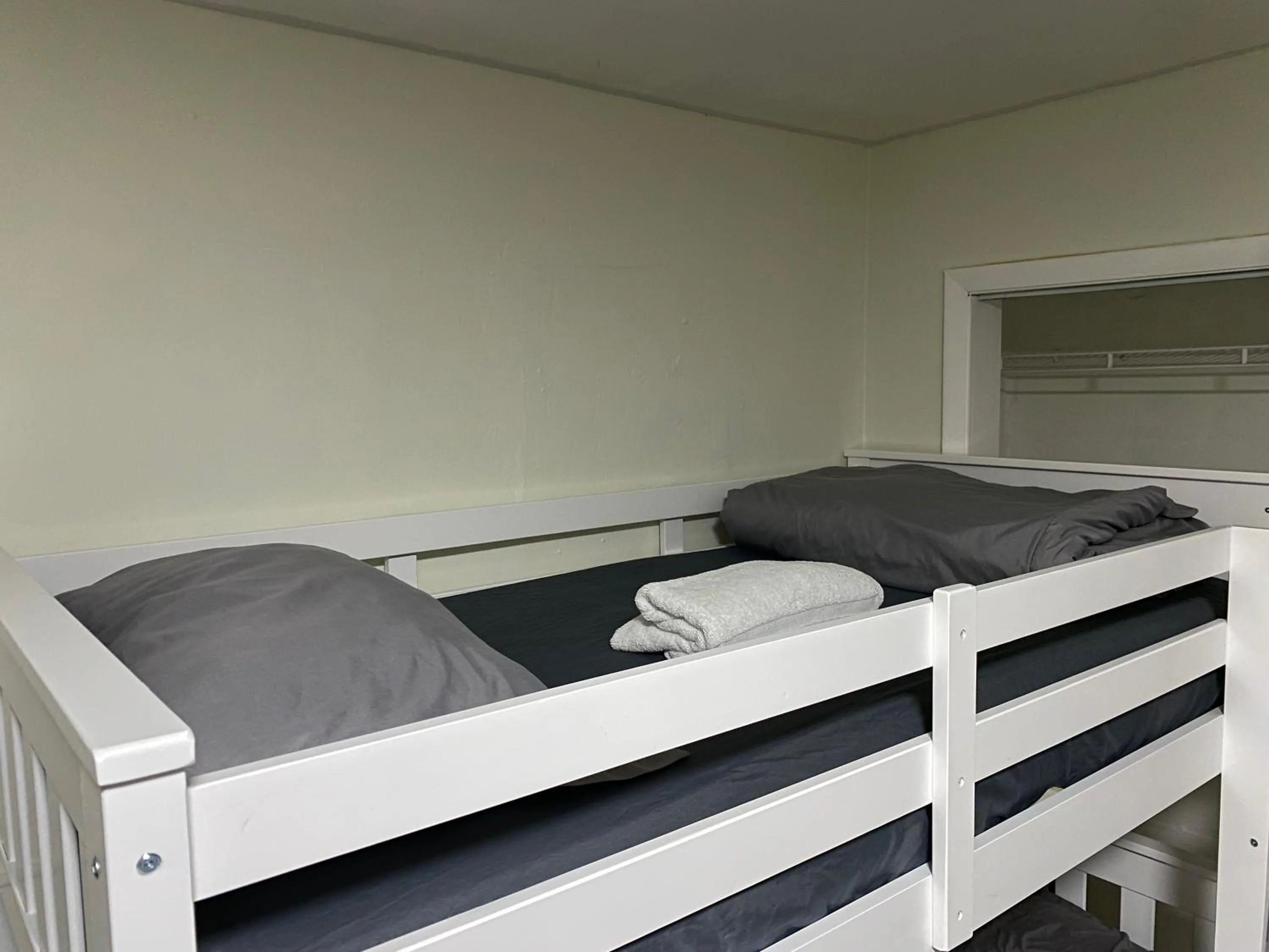 Single Size TOP Bunk Bed - Mixed Shared ROOM
