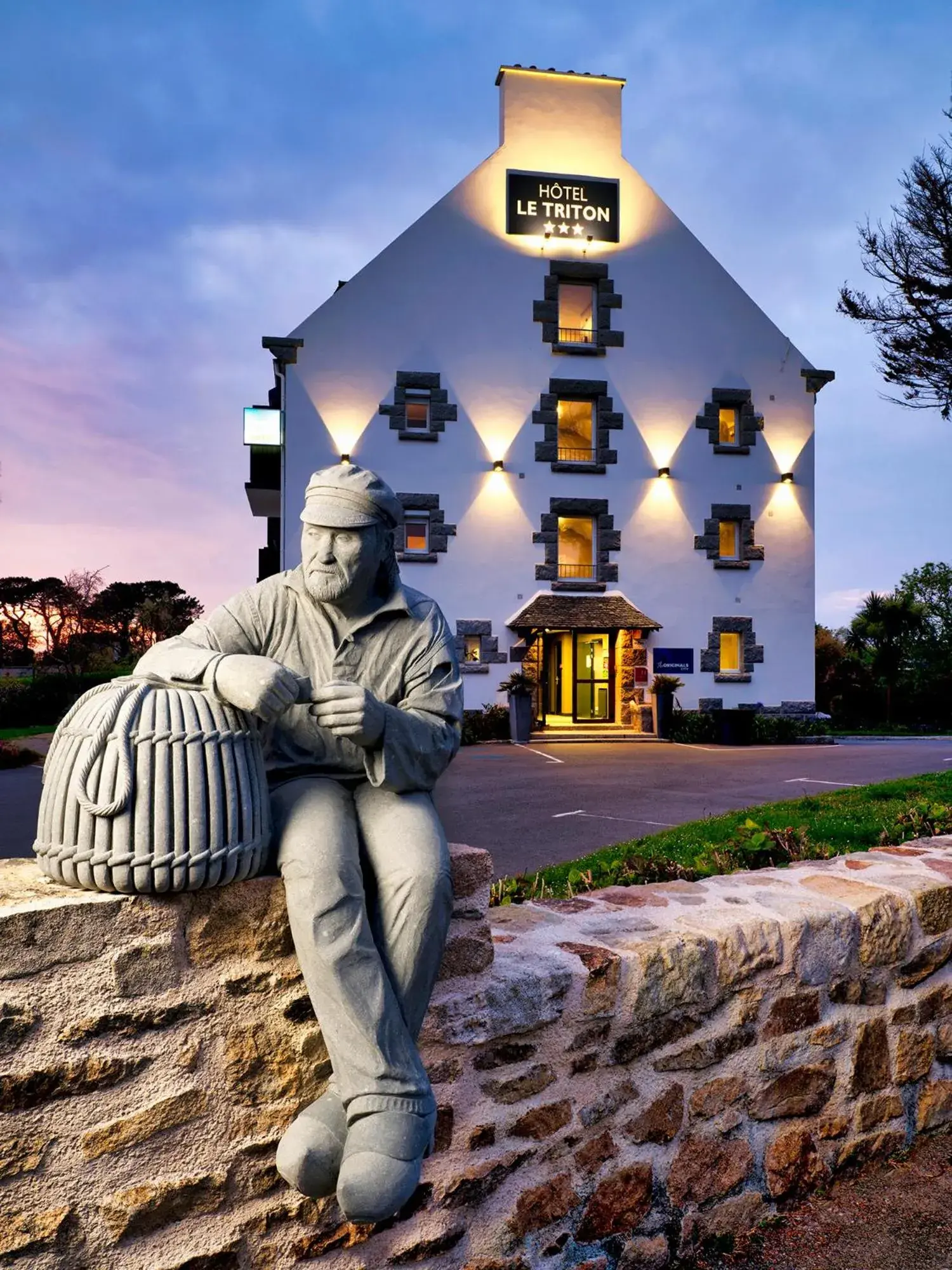 Property building in The Originals City, Hôtel Armen Le Triton, Roscoff Property building in The Originals City, Hôtel Armen Le Triton, Roscoff