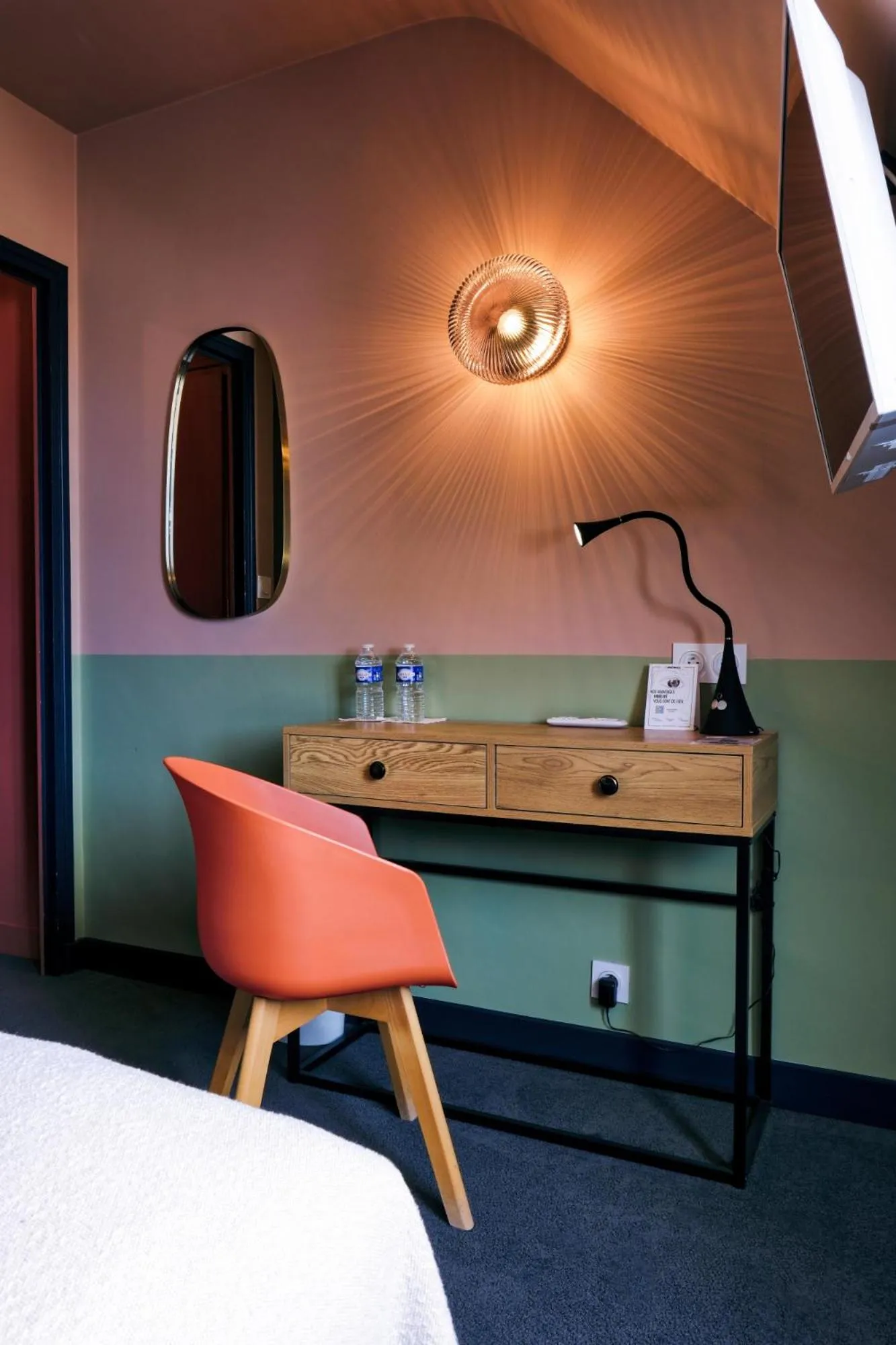 Photo of the whole room, Bed in The Originals City, Hôtel Armen Le Triton, Roscoff