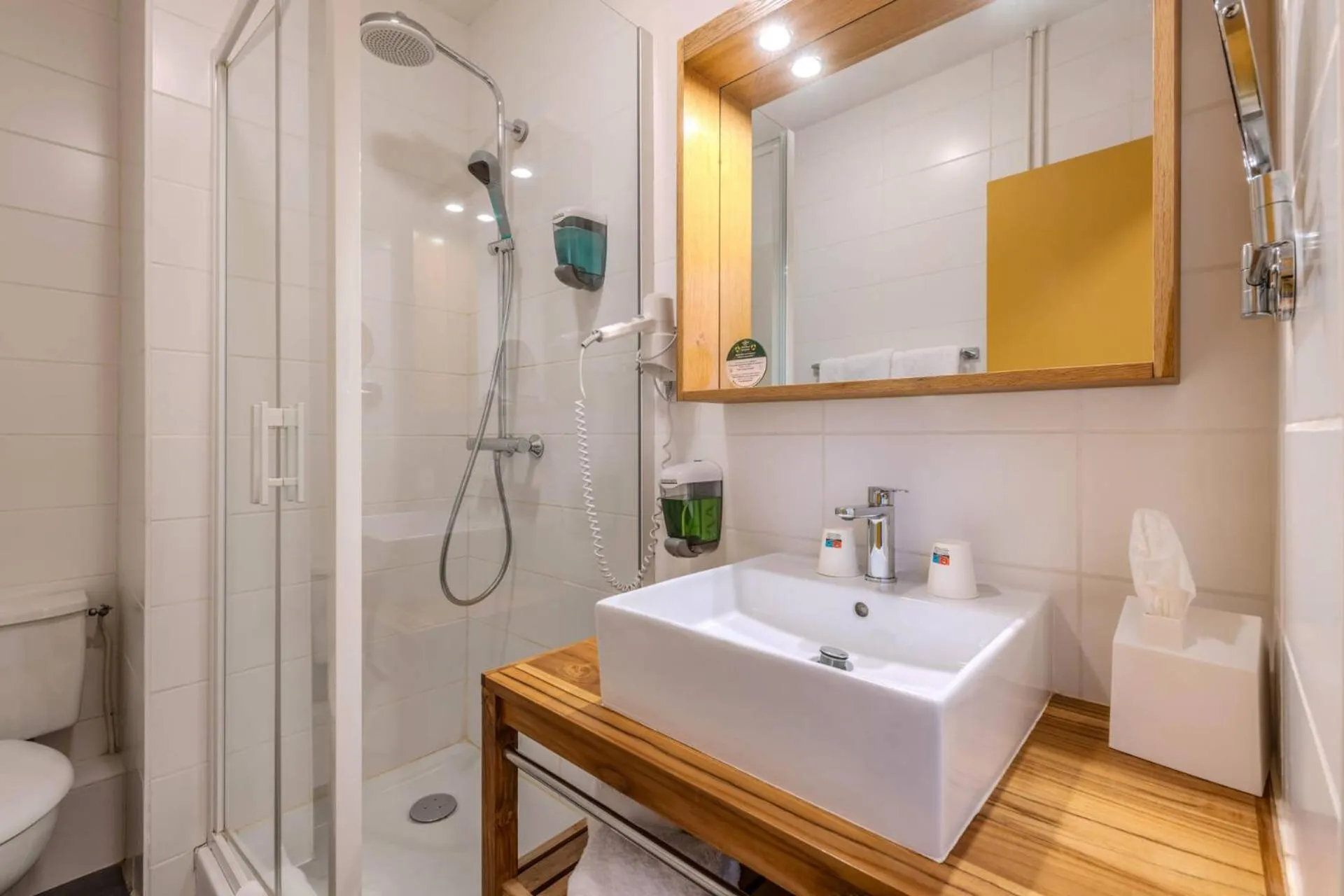 Shower in The Originals City, Hôtel Armen Le Triton, Roscoff