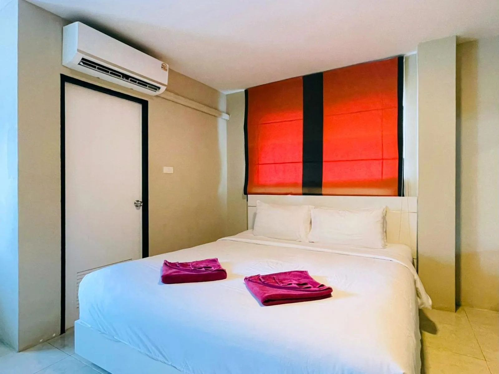 Bed in Breakers Hotel Rawai