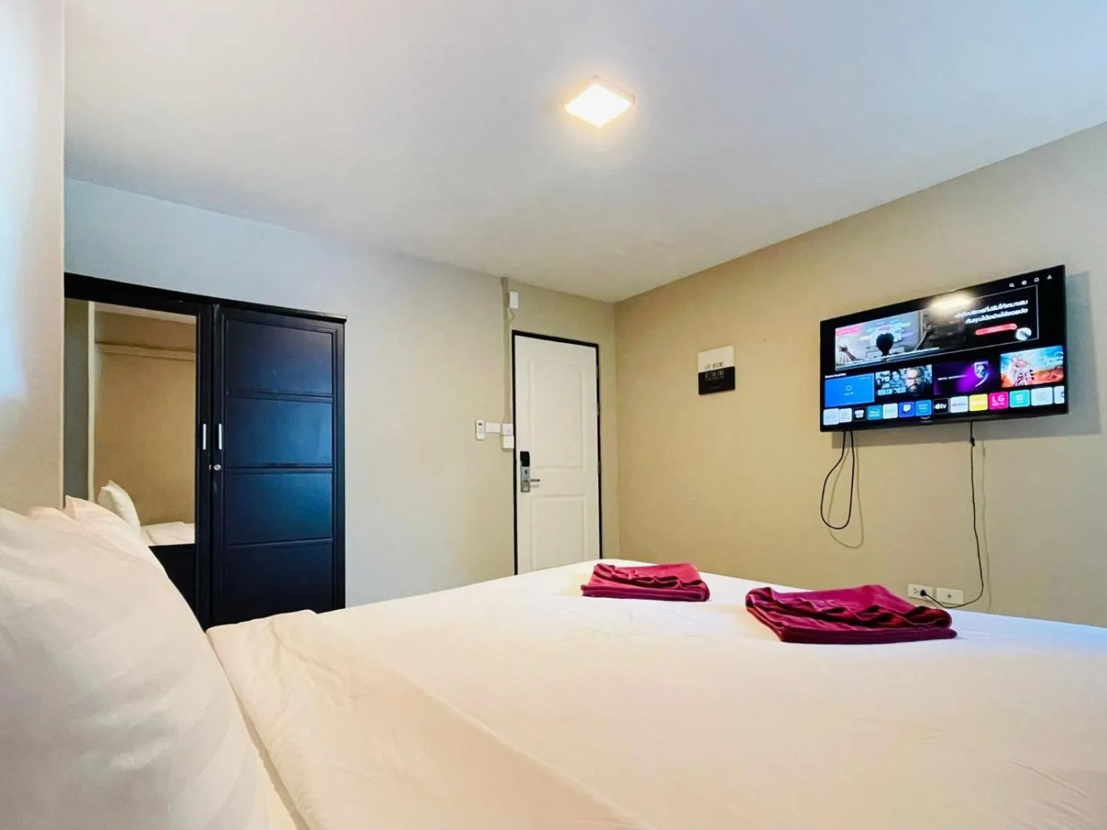 Bed in Breakers Hotel Rawai