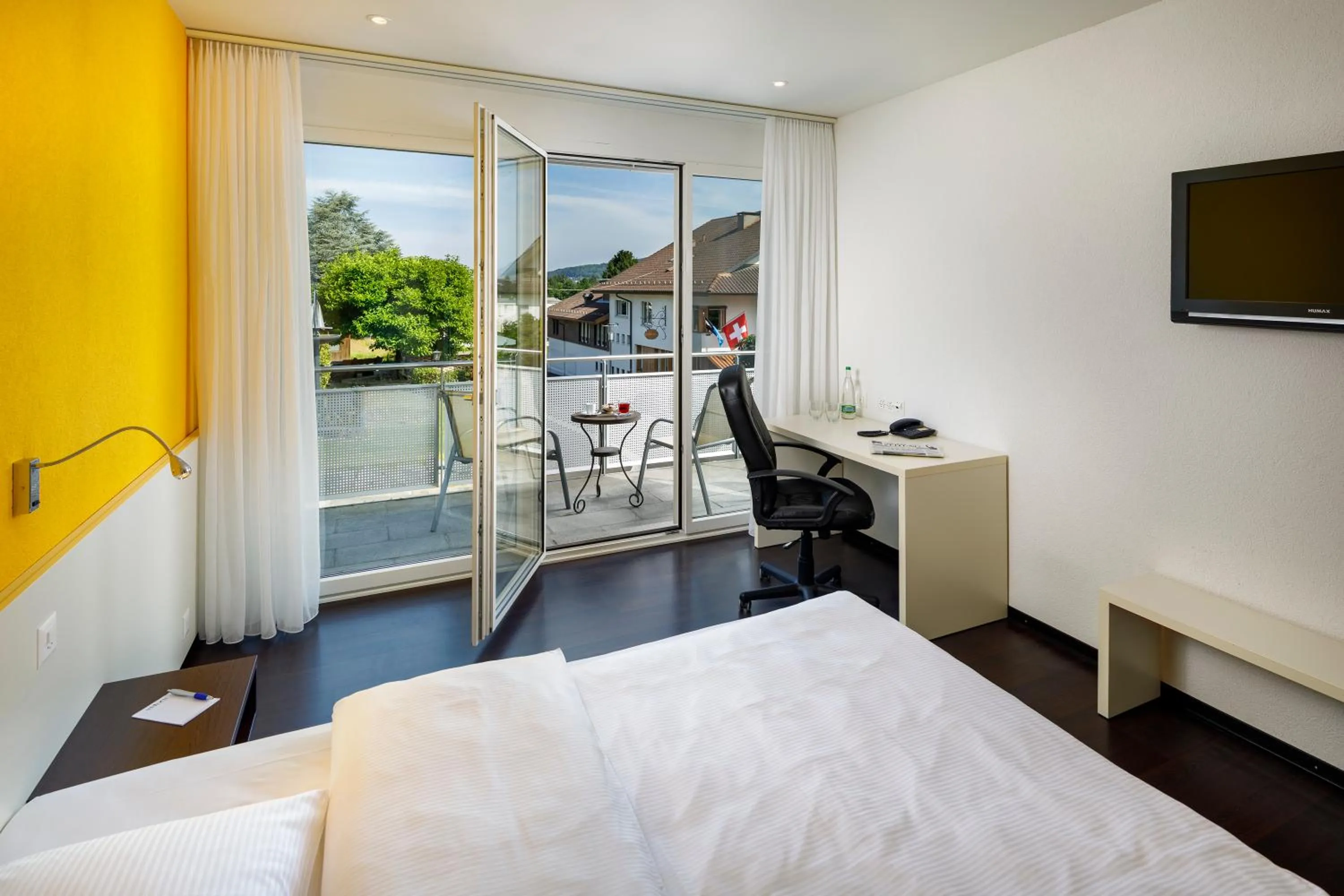 Photo of the whole room, Bed in Hotel Stalden