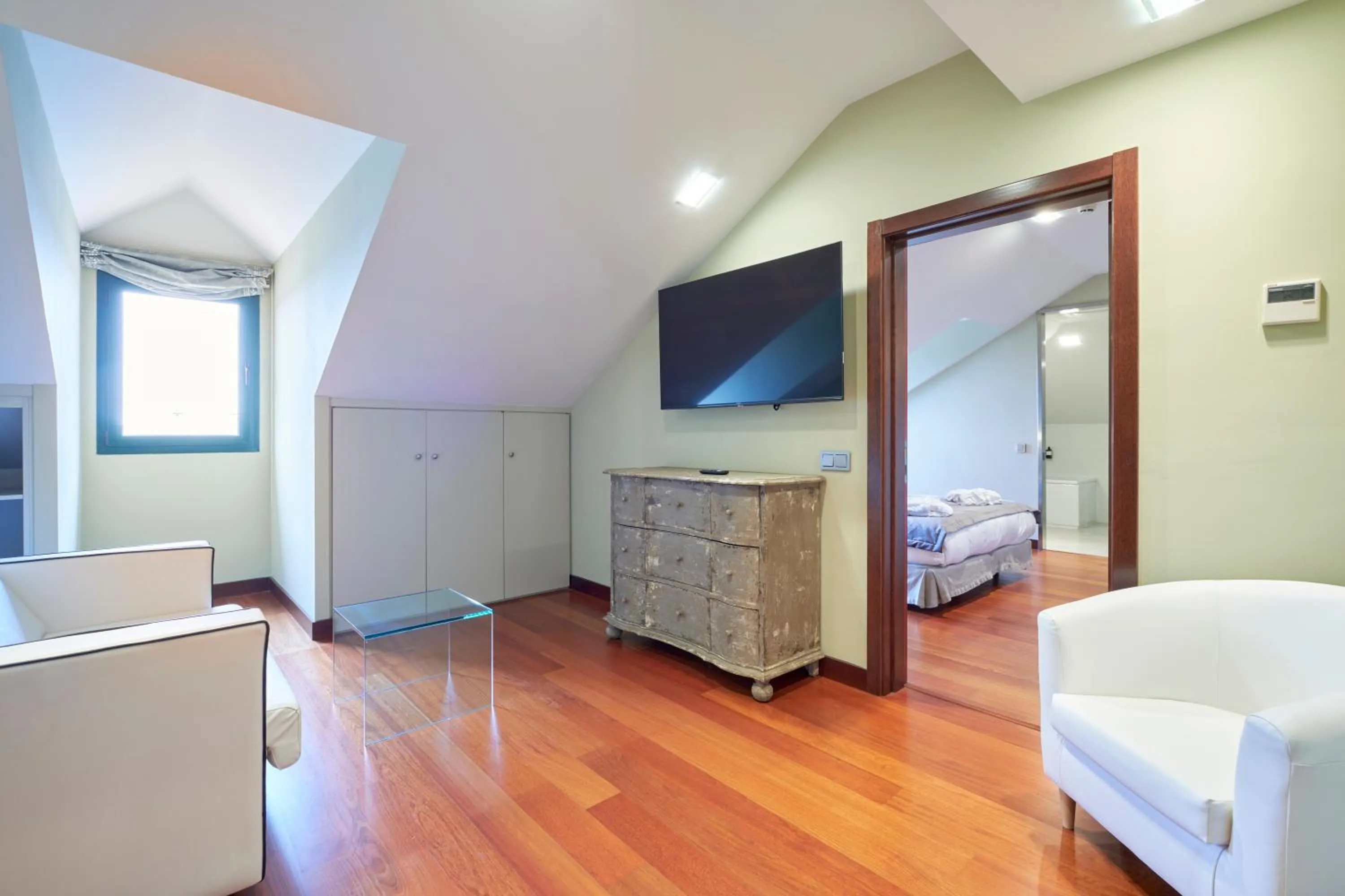 Living room, Bed in Hotel AR Isabel de Farnesio