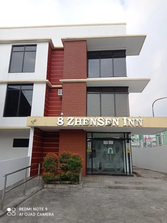 Facade/entrance in 8 Zhensen Inn