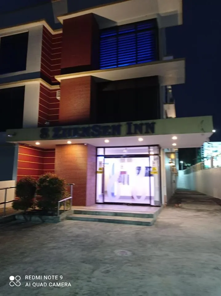 Facade/entrance in 8 Zhensen Inn