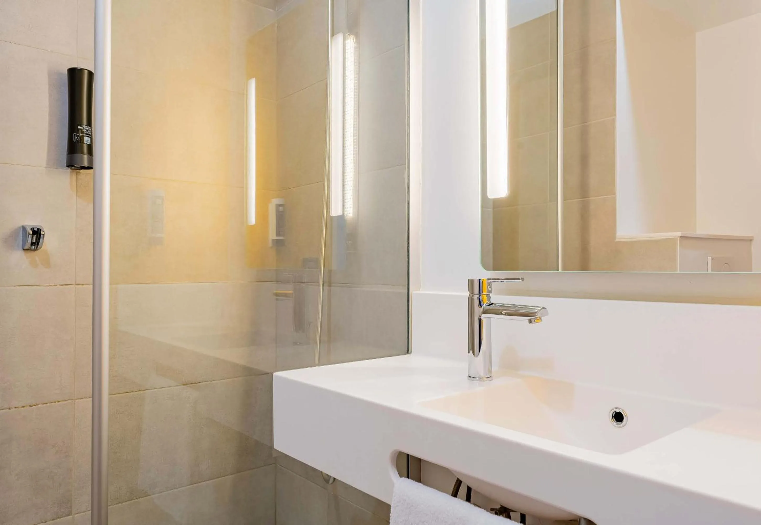 Bathroom in B&B HOTEL Le Touquet