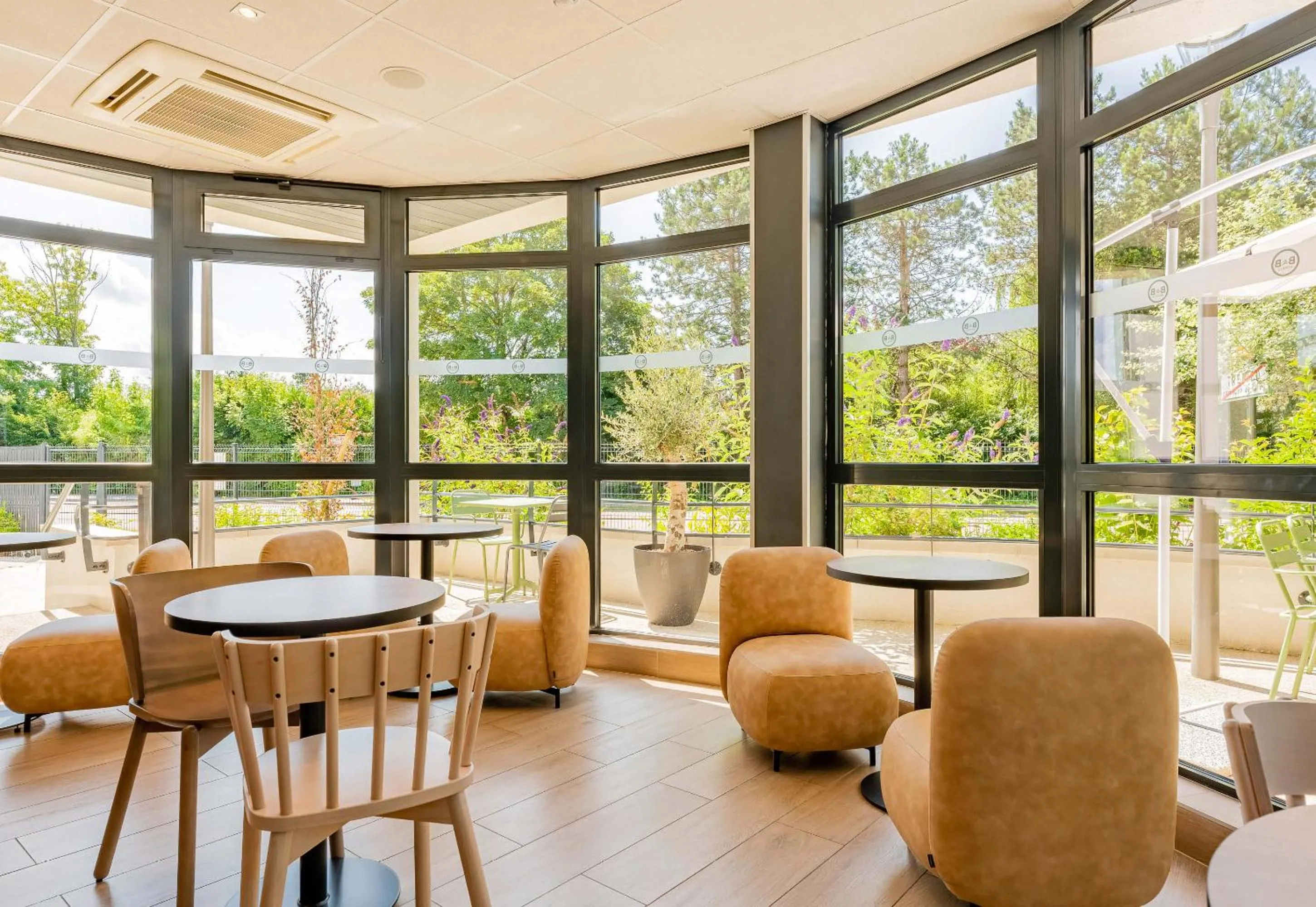 Seating area in B&B HOTEL Le Touquet