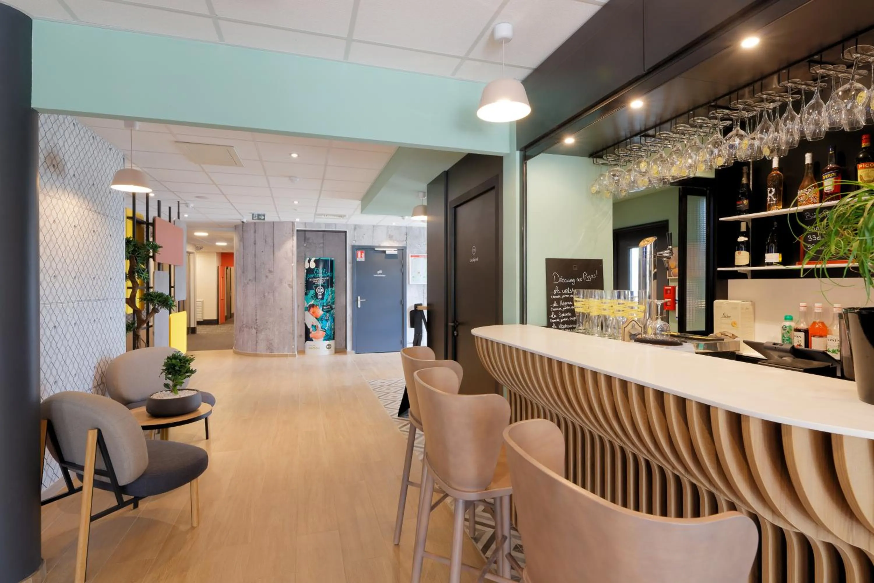 Lounge or bar in B&B HOTEL Le Touquet